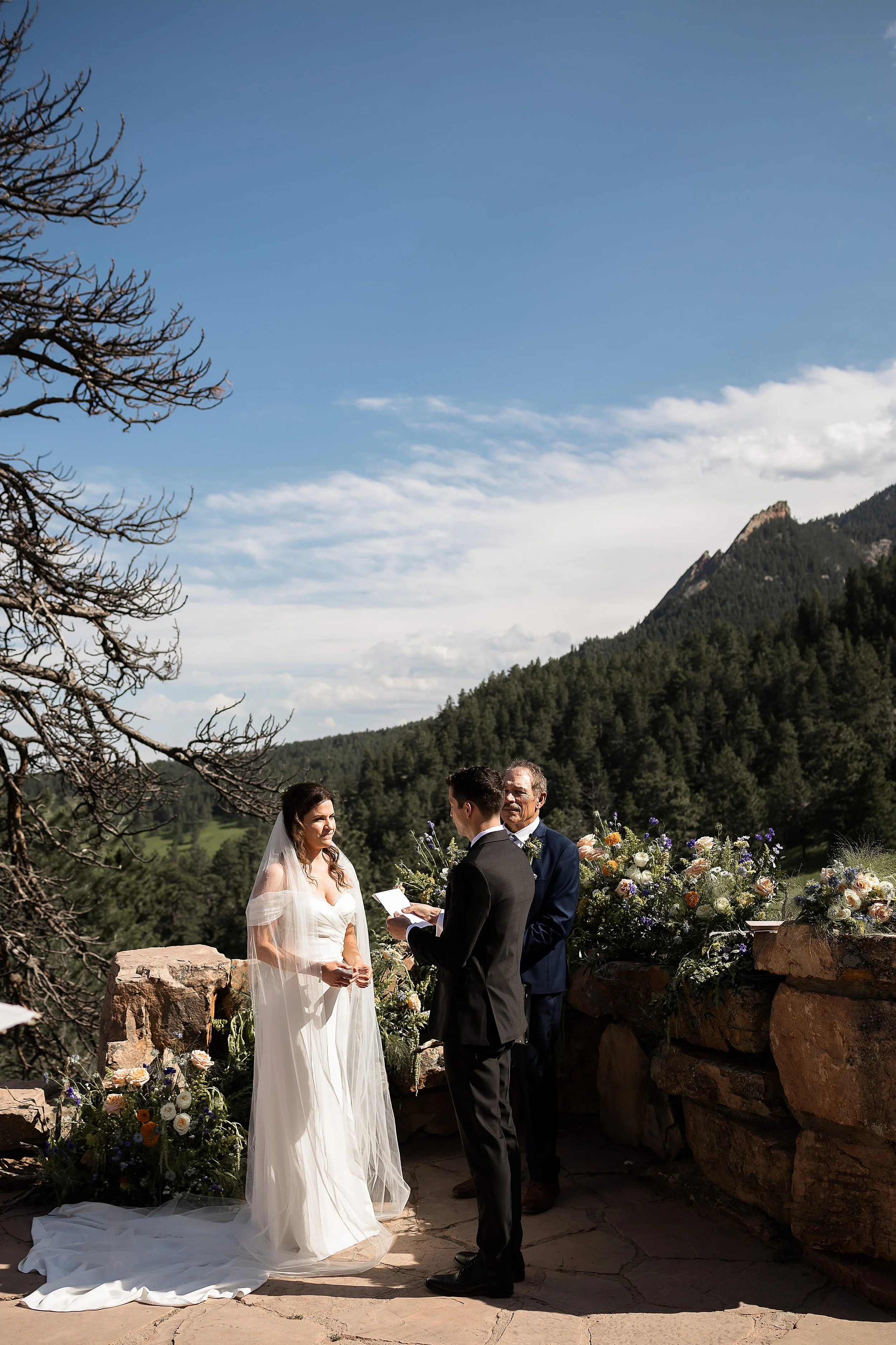 boulder-colorado-elopement-with-guests-at-the-halfway-house_0075.jpg