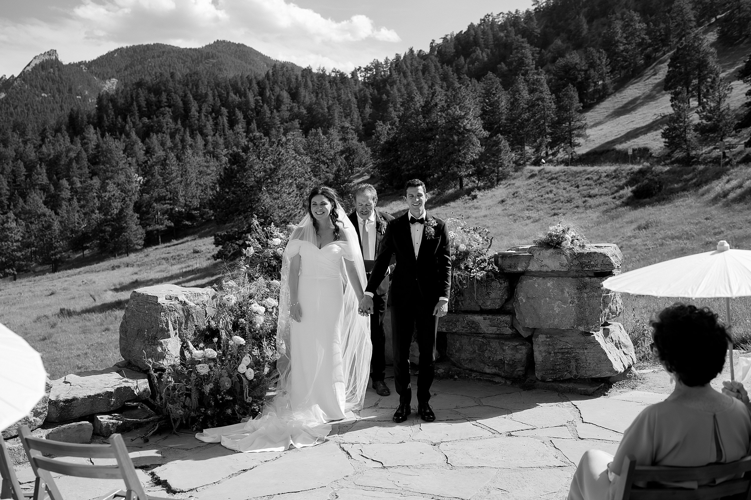 boulder-colorado-elopement-with-guests-at-the-halfway-house_0080.jpg