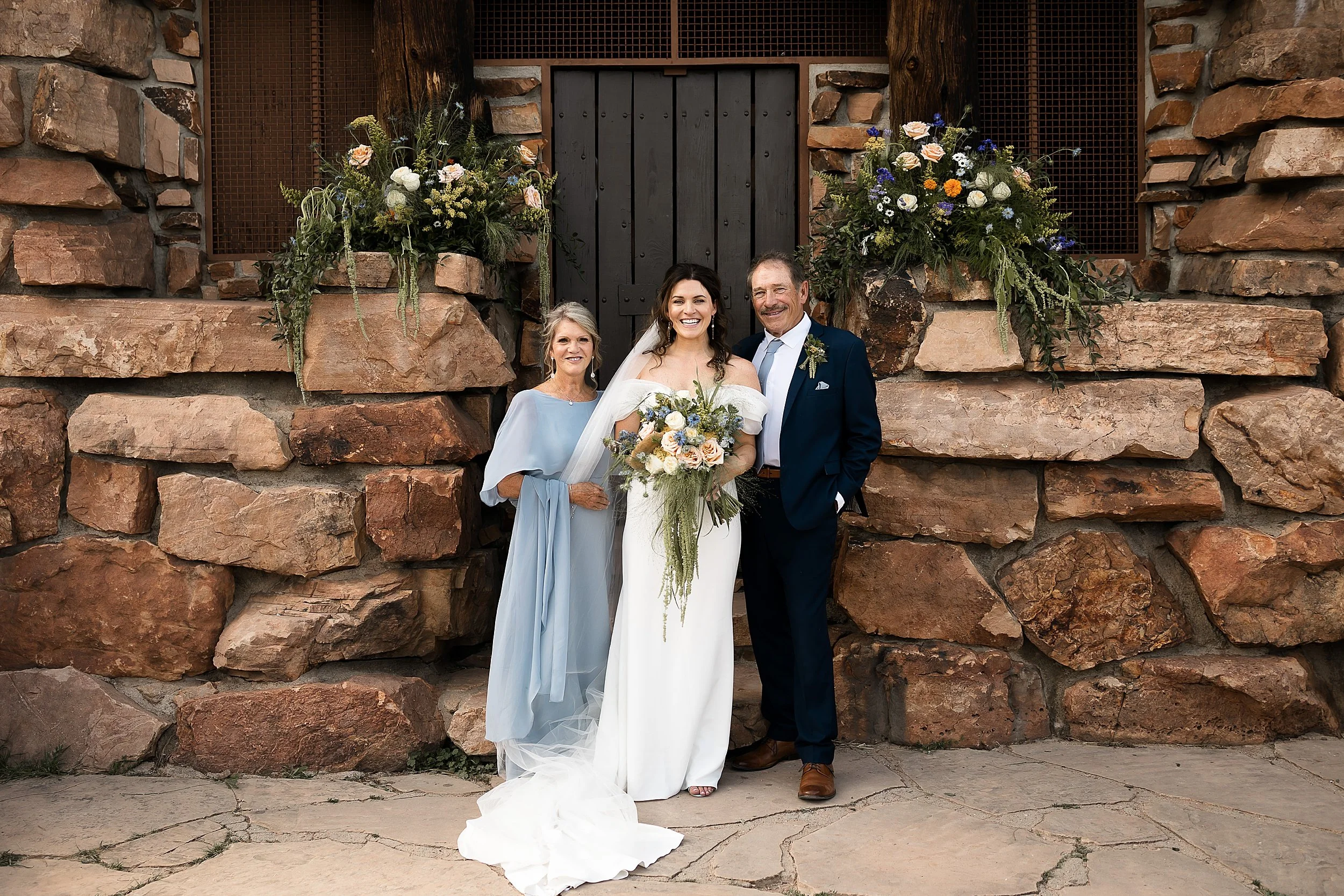 boulder-colorado-elopement-with-guests-at-the-halfway-house_0087.jpg
