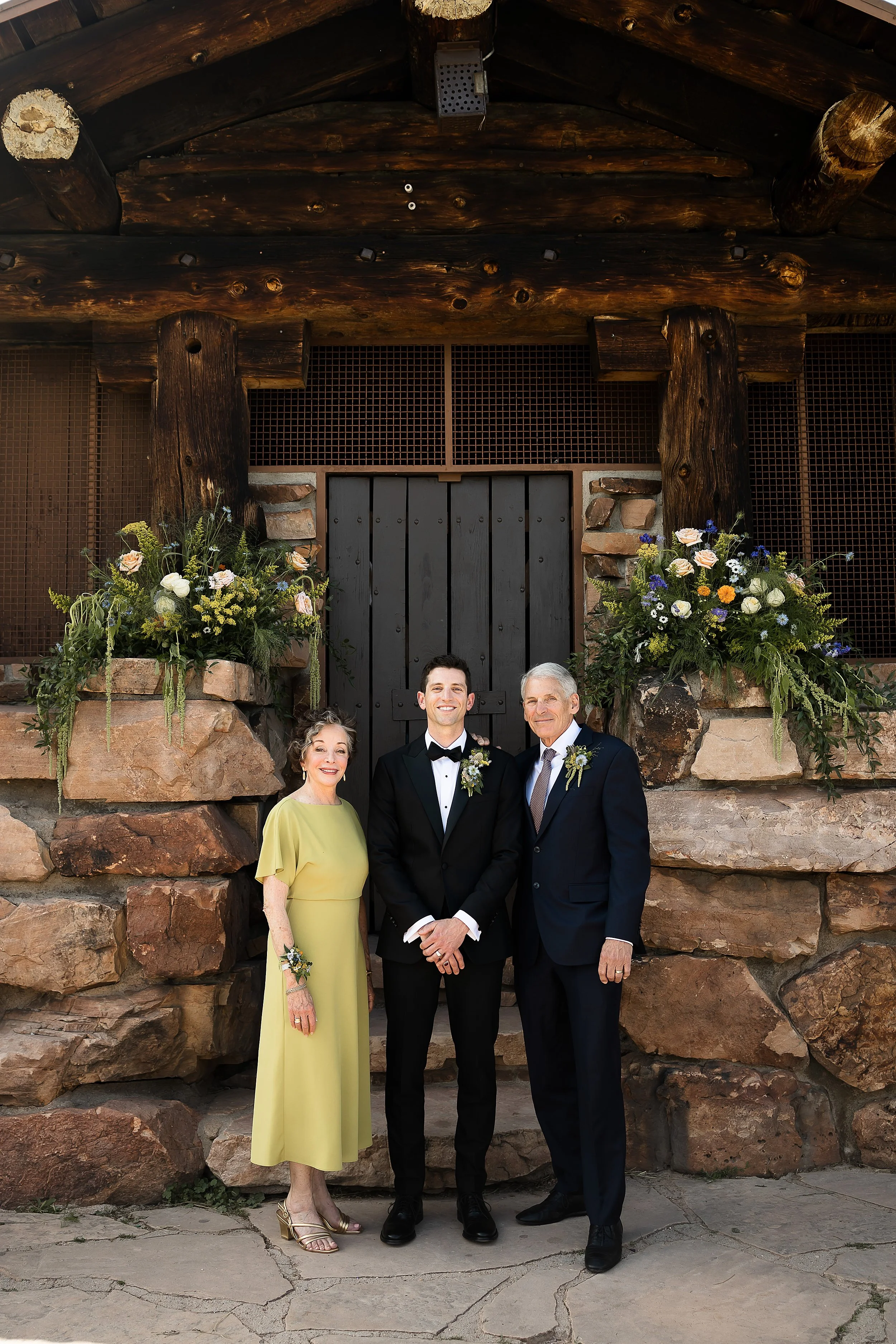 boulder-colorado-elopement-with-guests-at-the-halfway-house_0090.jpg