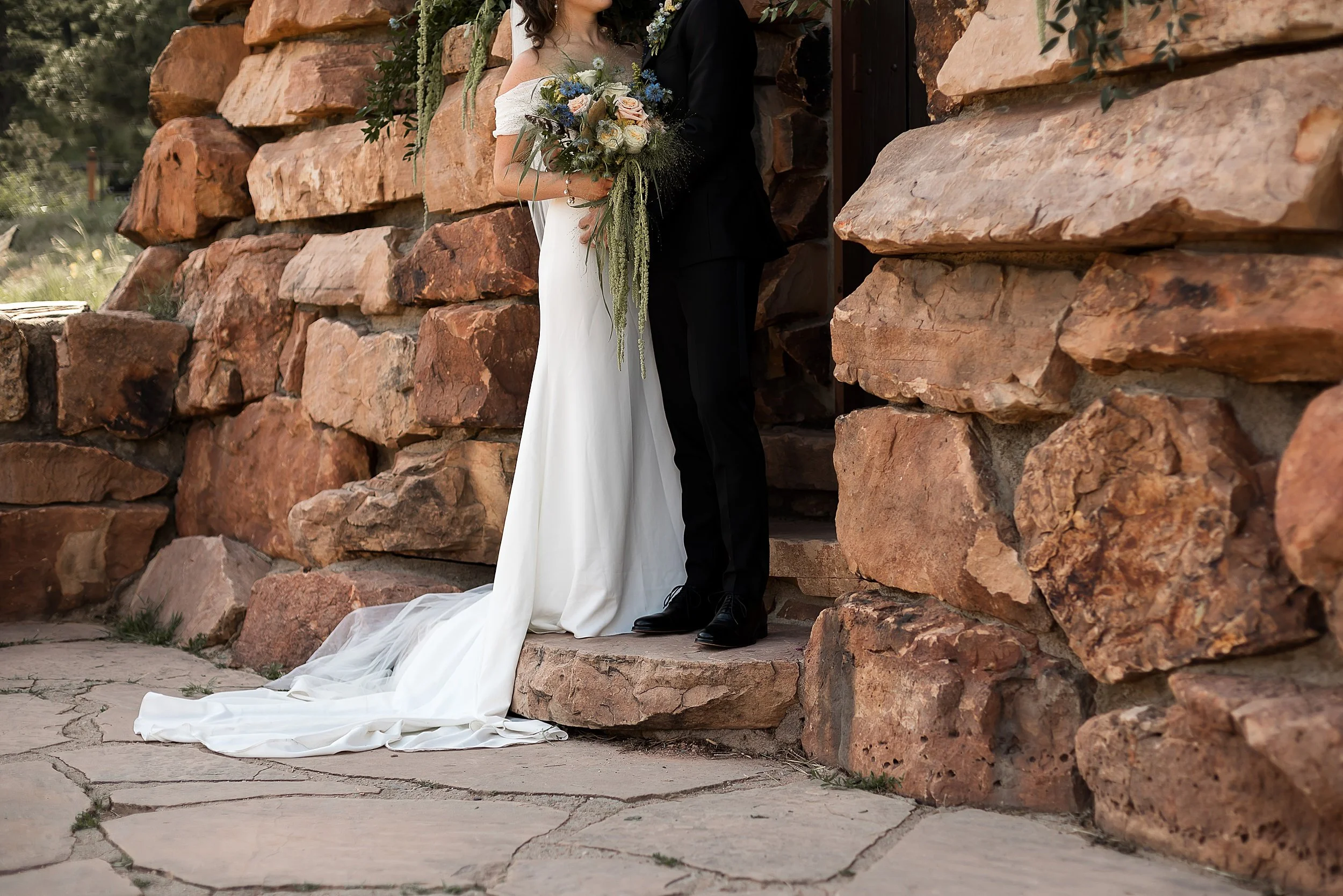 boulder-colorado-elopement-with-guests-at-the-halfway-house_0092.jpg
