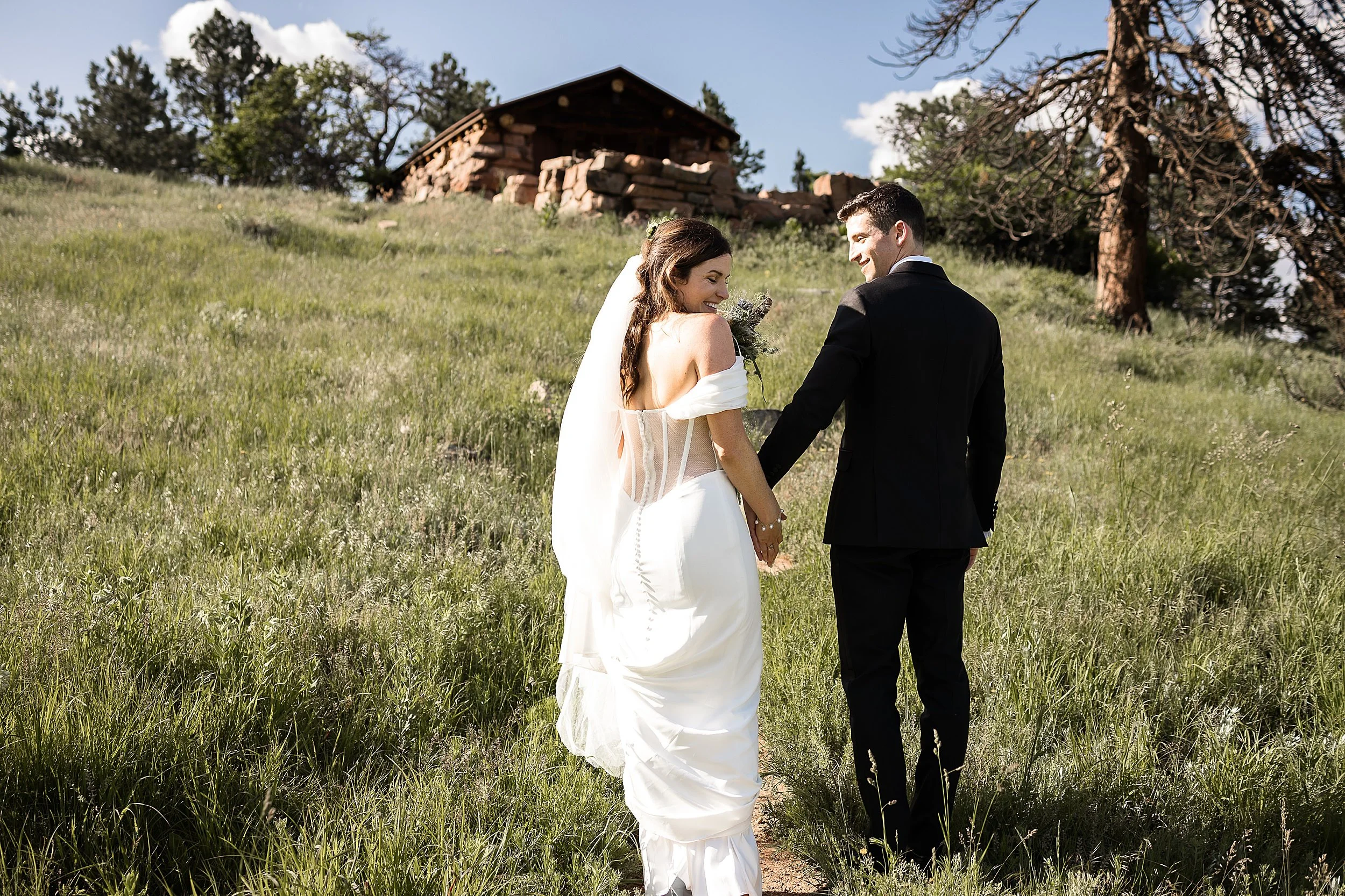 boulder-colorado-elopement-with-guests-at-the-halfway-house_0096.jpg