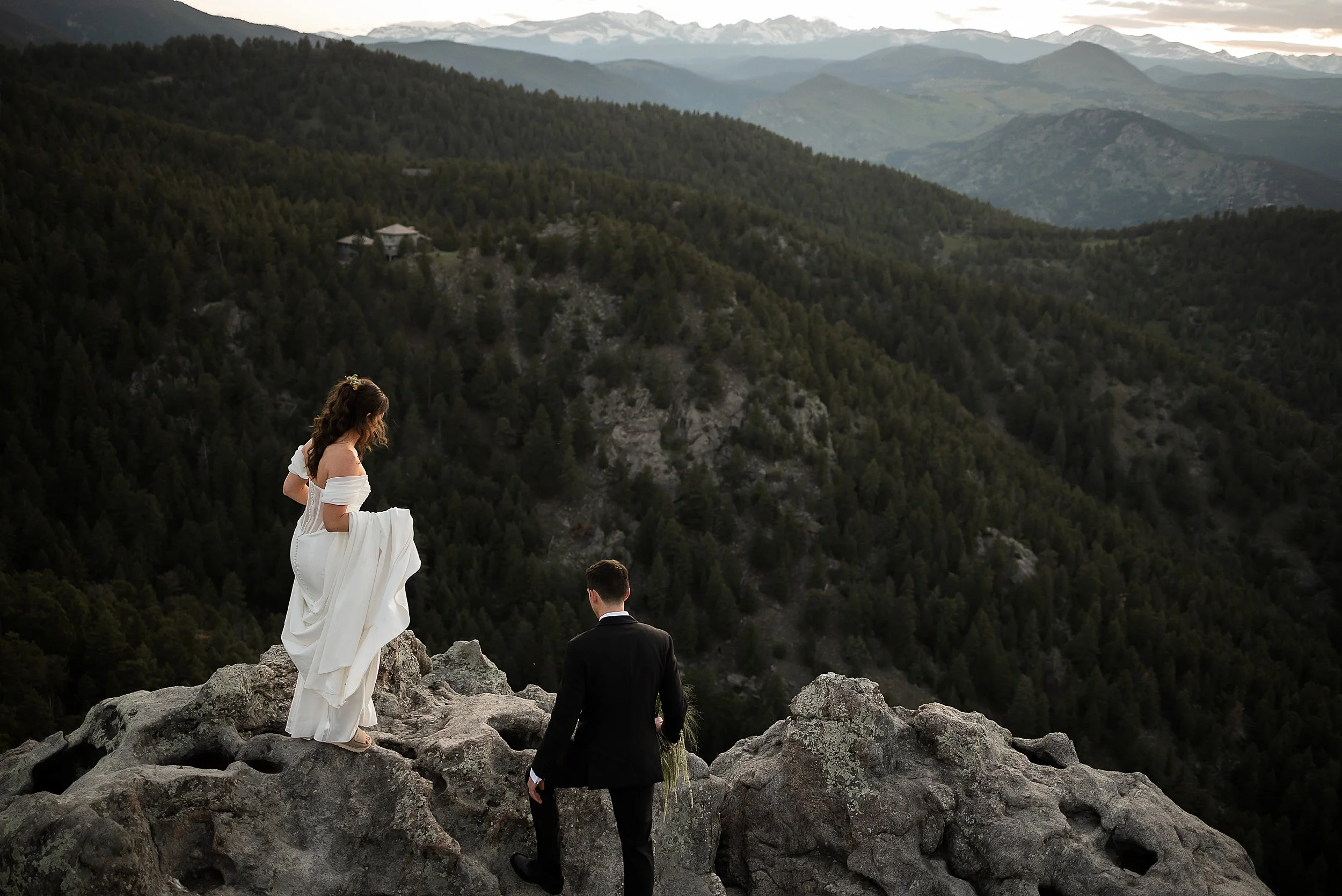 boulder-colorado-elopement-with-guests-at-the-halfway-house_0132.jpg