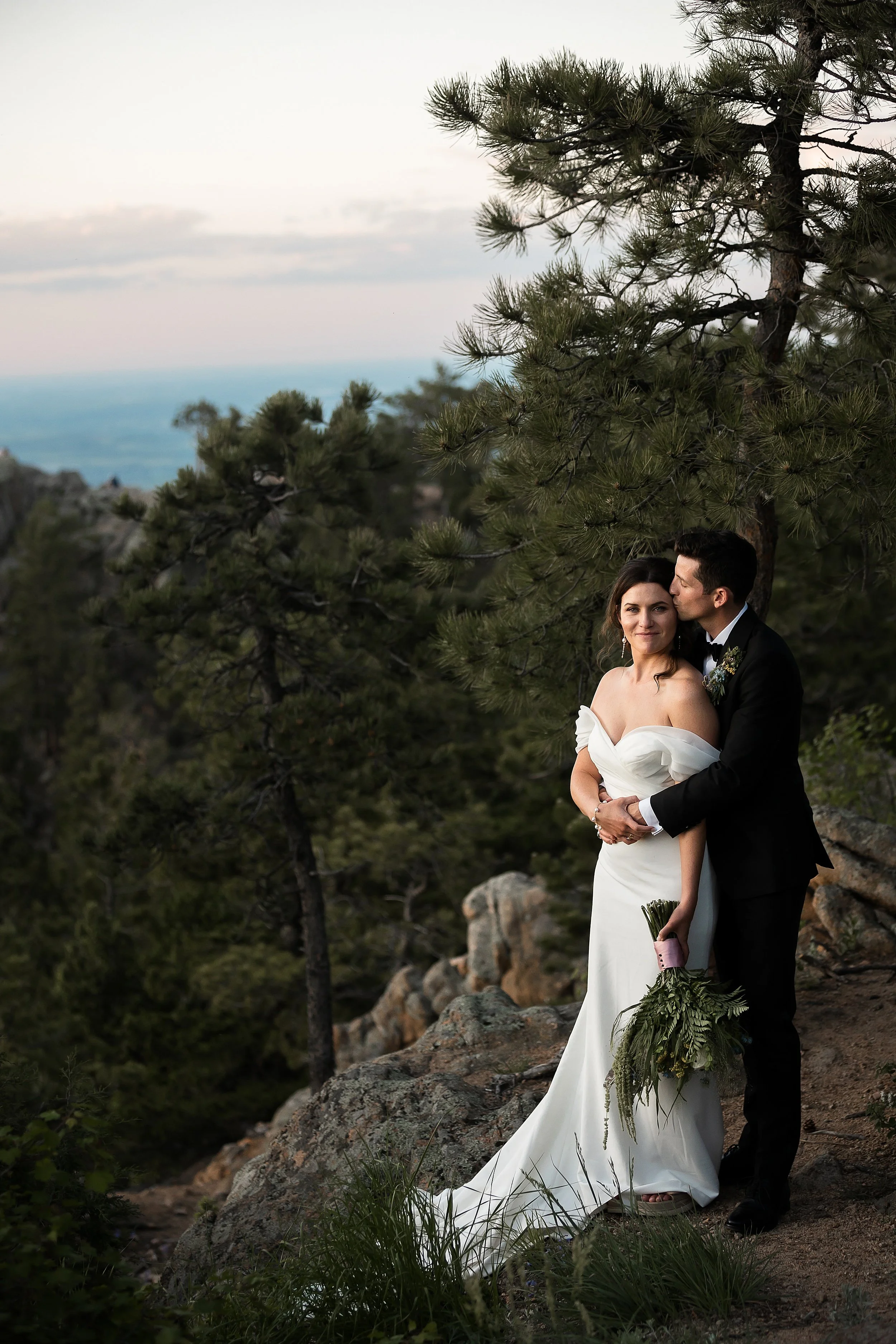 boulder-colorado-elopement-with-guests-at-the-halfway-house_0134.jpg