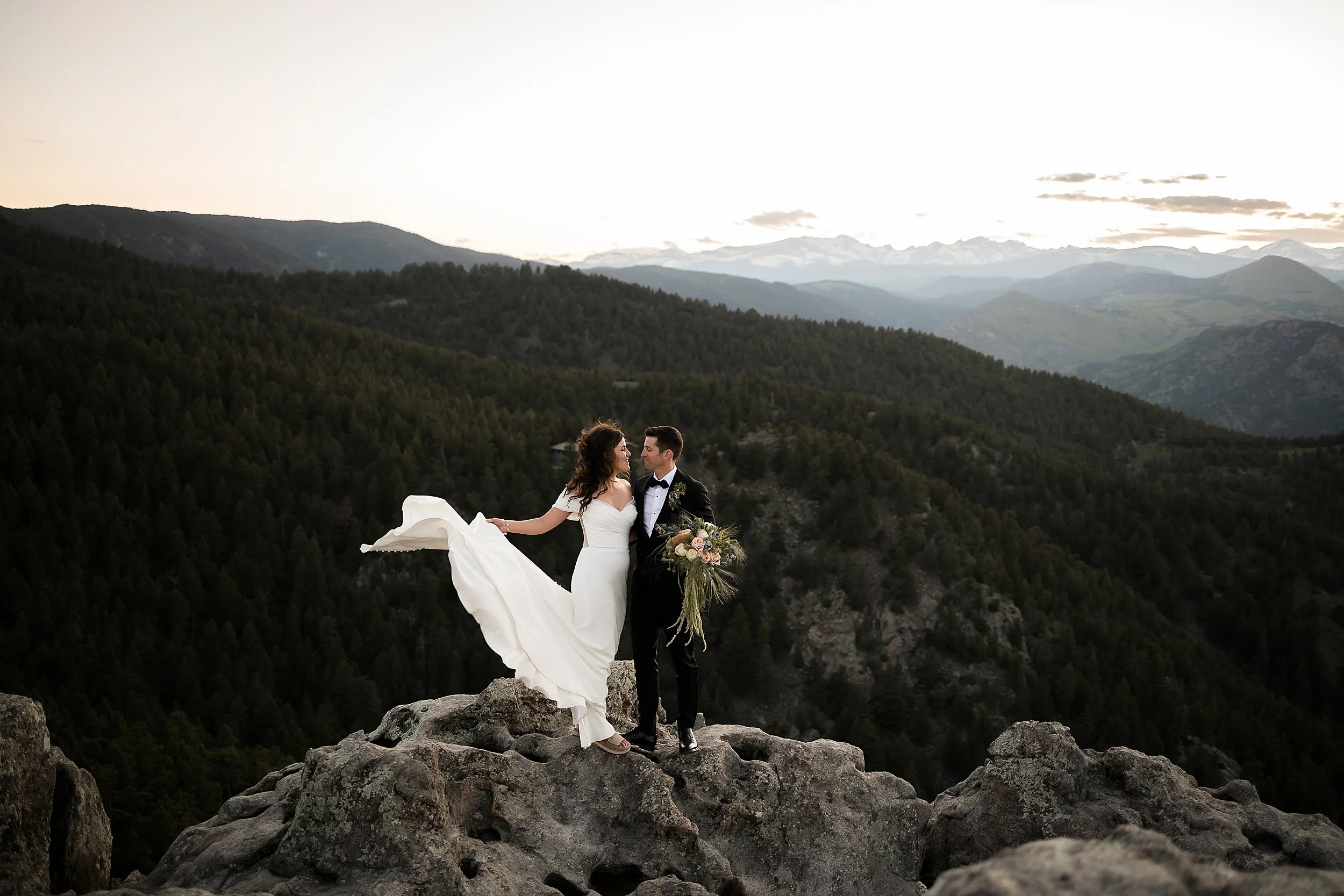 boulder-colorado-elopement-with-guests-at-the-halfway-house_0140.jpg