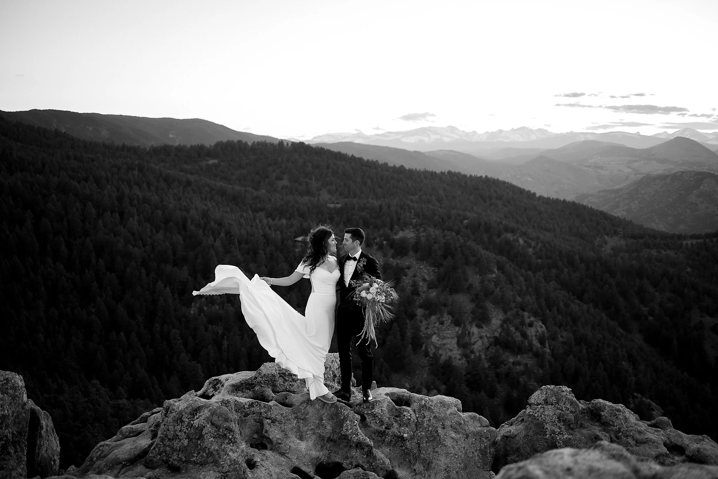 boulder-colorado-elopement-with-guests-at-the-halfway-house_0139.jpg