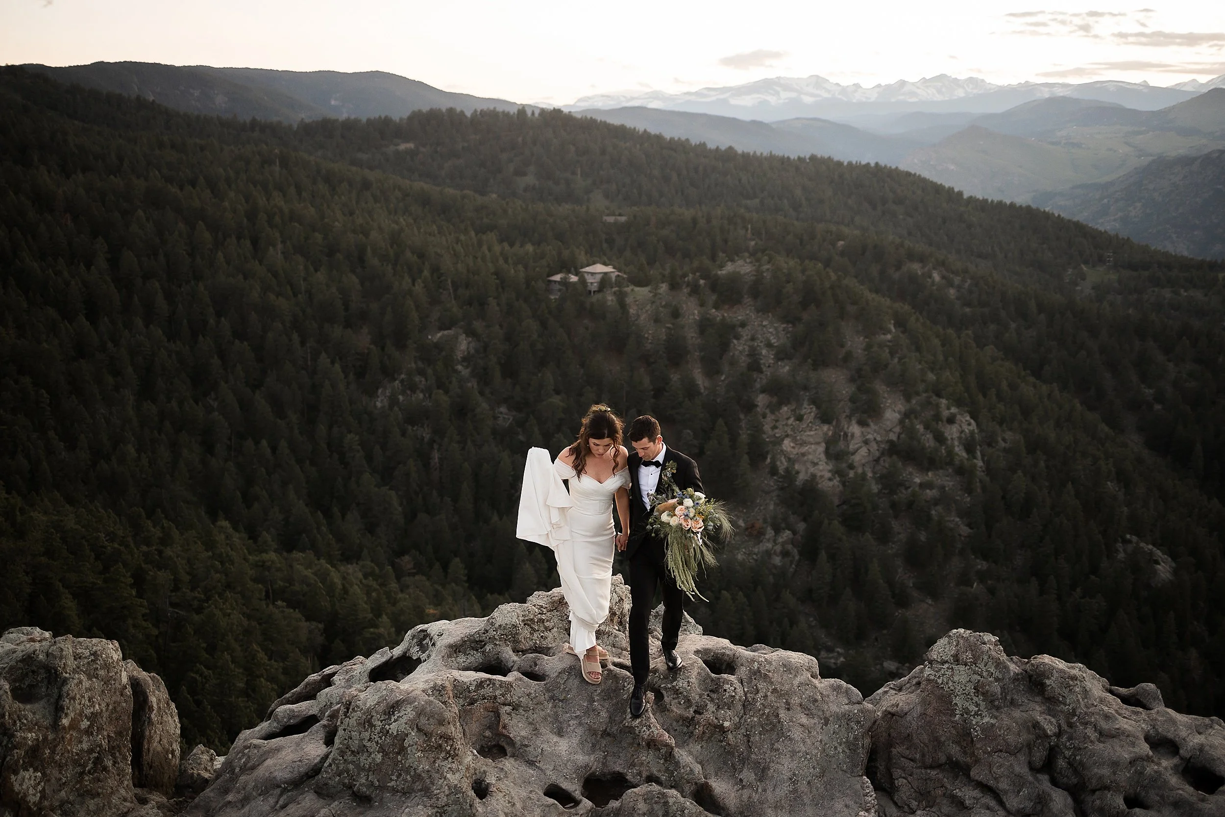boulder-colorado-elopement-with-guests-at-the-halfway-house_0141.jpg