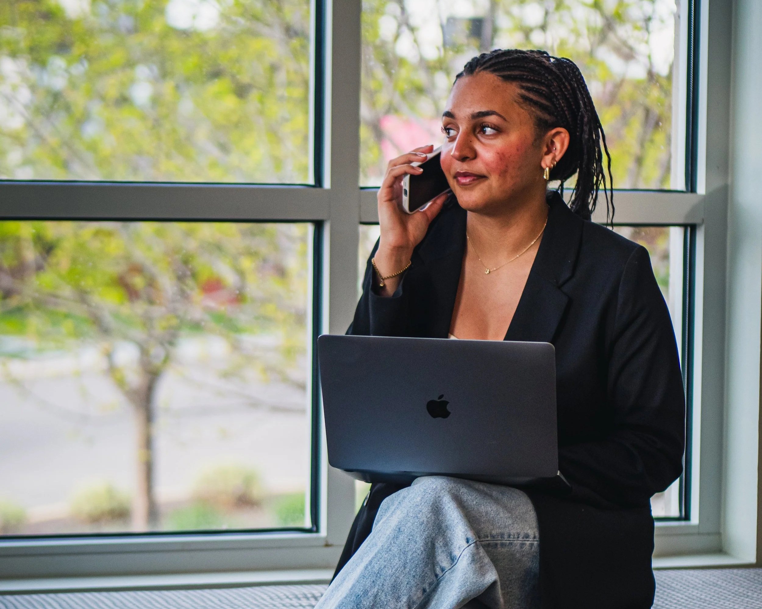 Girl on the phone with a laptop in her lap