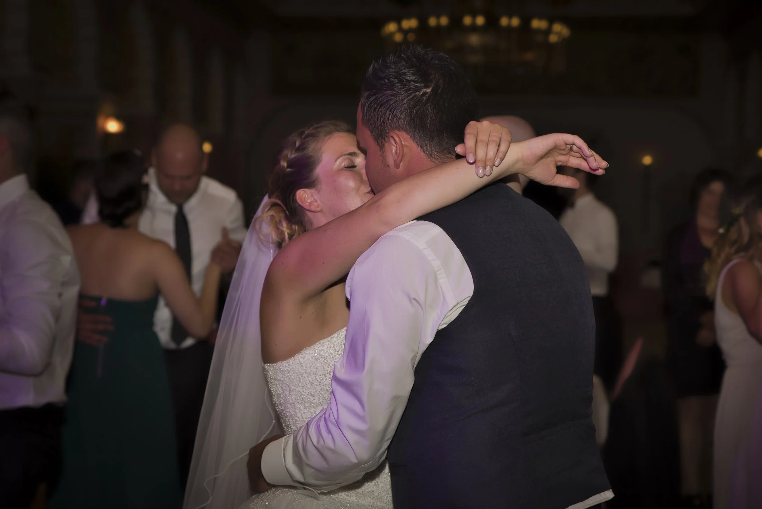 Vivien und Ronald Kuss.jpeg