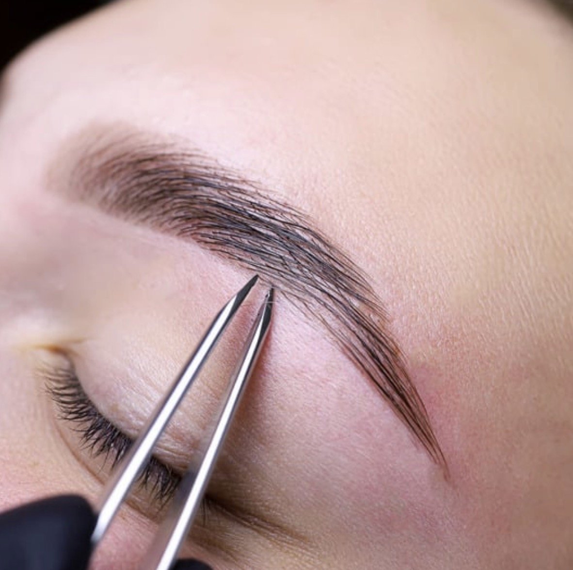 Épilation des sourcils