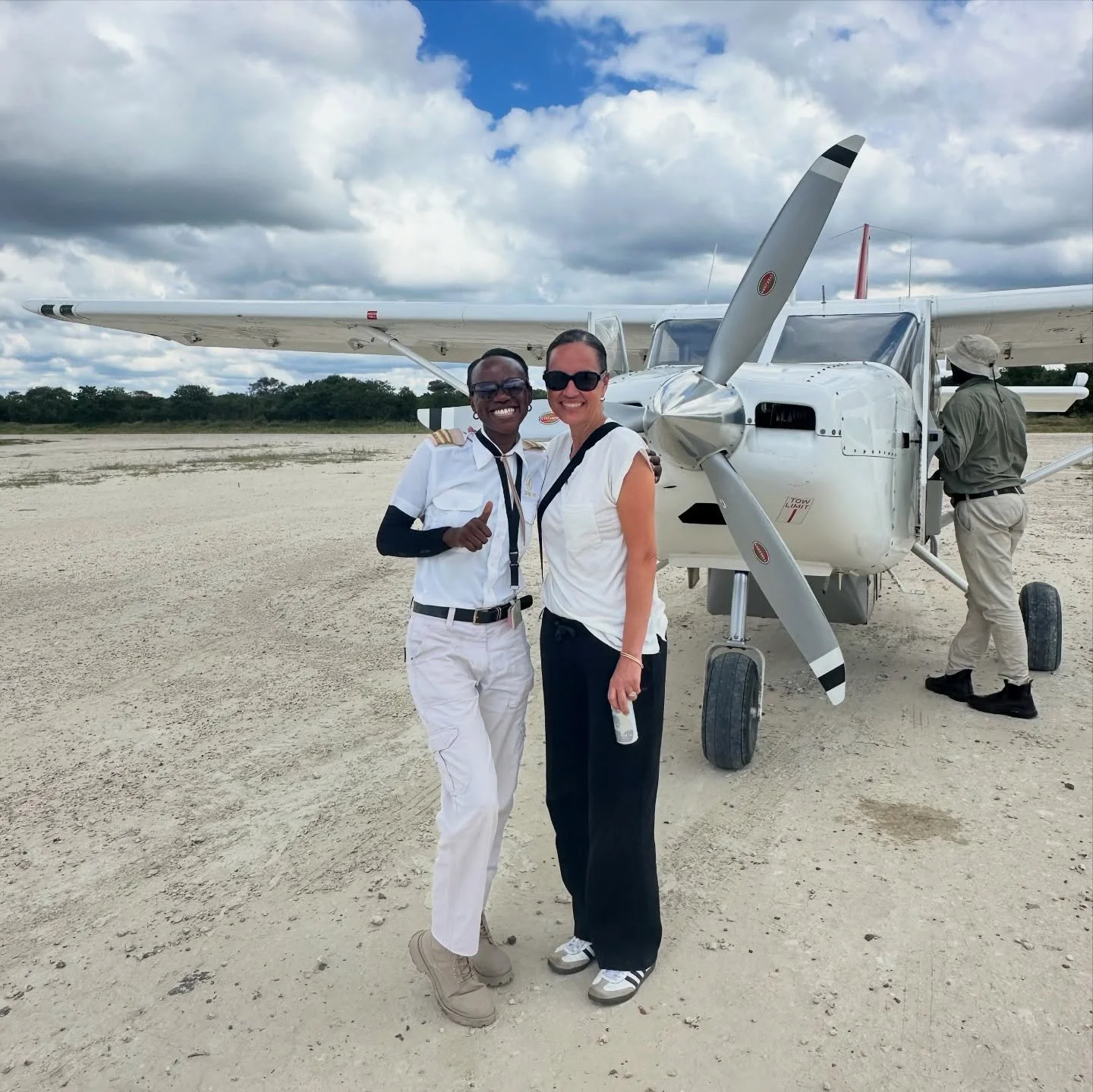 MEET YOUR PILOT, AND COPILOT! 👩🏿&zwj;✈️👩🏽&zwj;✈️✨

I was so excited to meet Virginia, one of only three female pilots flying for @safariairlink! She&rsquo;s been flying since 2018, and I&rsquo;m sure she&rsquo;s an inspiration for many female pil