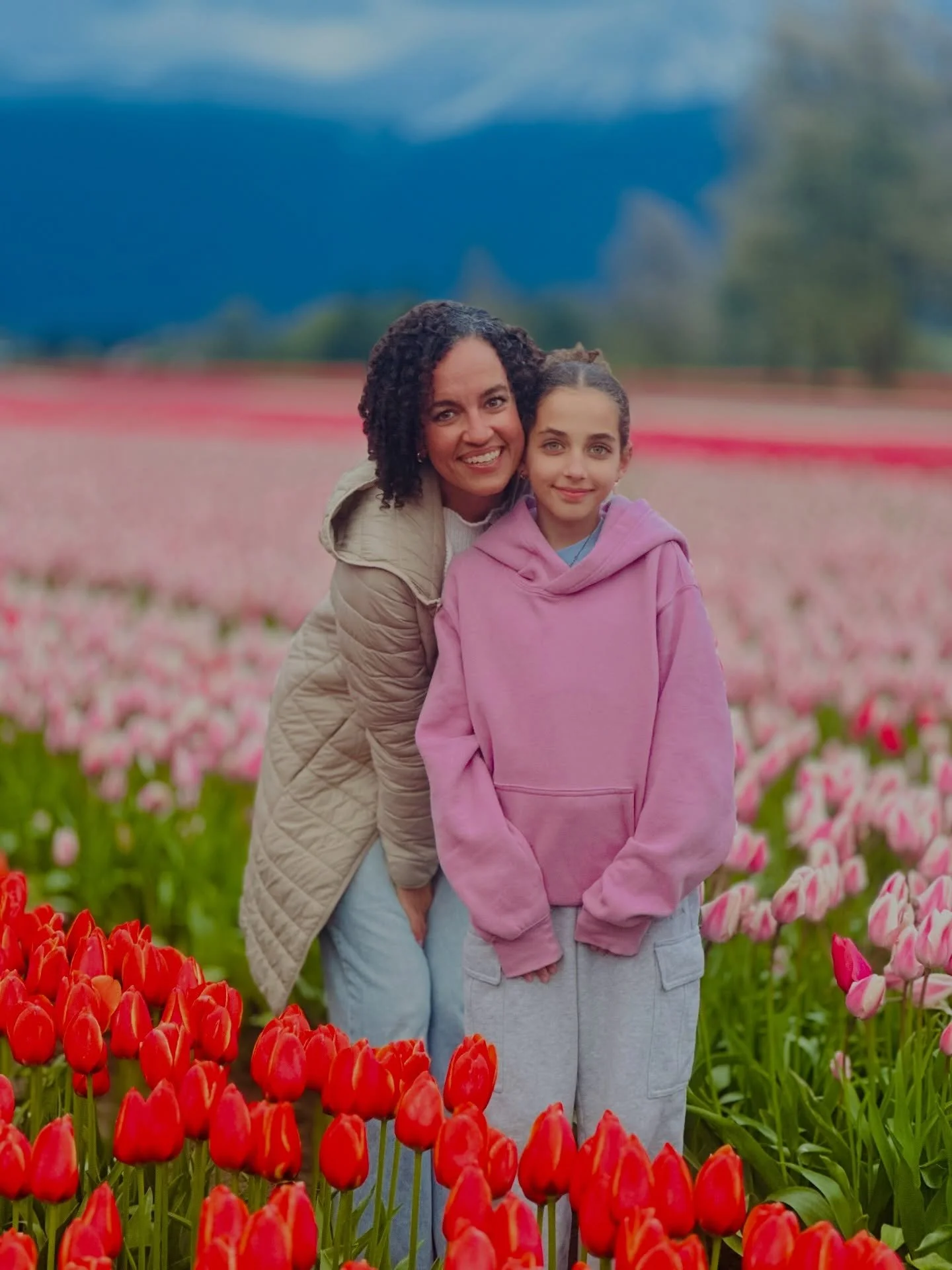 HARRISON TULIP NIGHT GARDEN 🌷🌙

Went for an evening road trip out to Harrison to experience one of Canada&rsquo;s largest tulip festivals-45 acres of land filled with more than 14 million tulips, daffodils, and hyacinths. 

The beautiful blooms alo