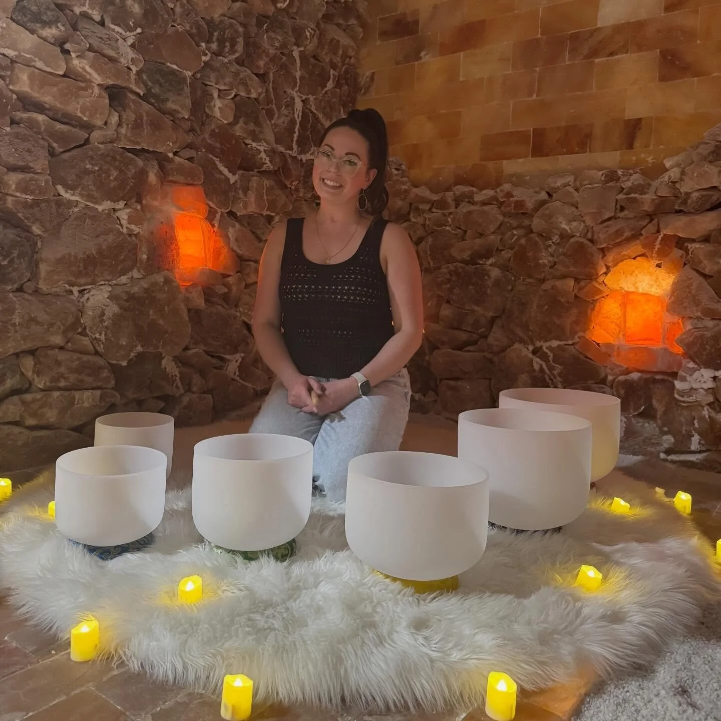 Back in the Salt Chamber @hyperbarichealthspa hosting another sound bath! Whenever I come here I never want to leave - beyond grateful that this is what I get to call work 🧘🏽&zwj;♀️🎶☮️ Next session will be May 15th at 6:30pm, link to purchase tick