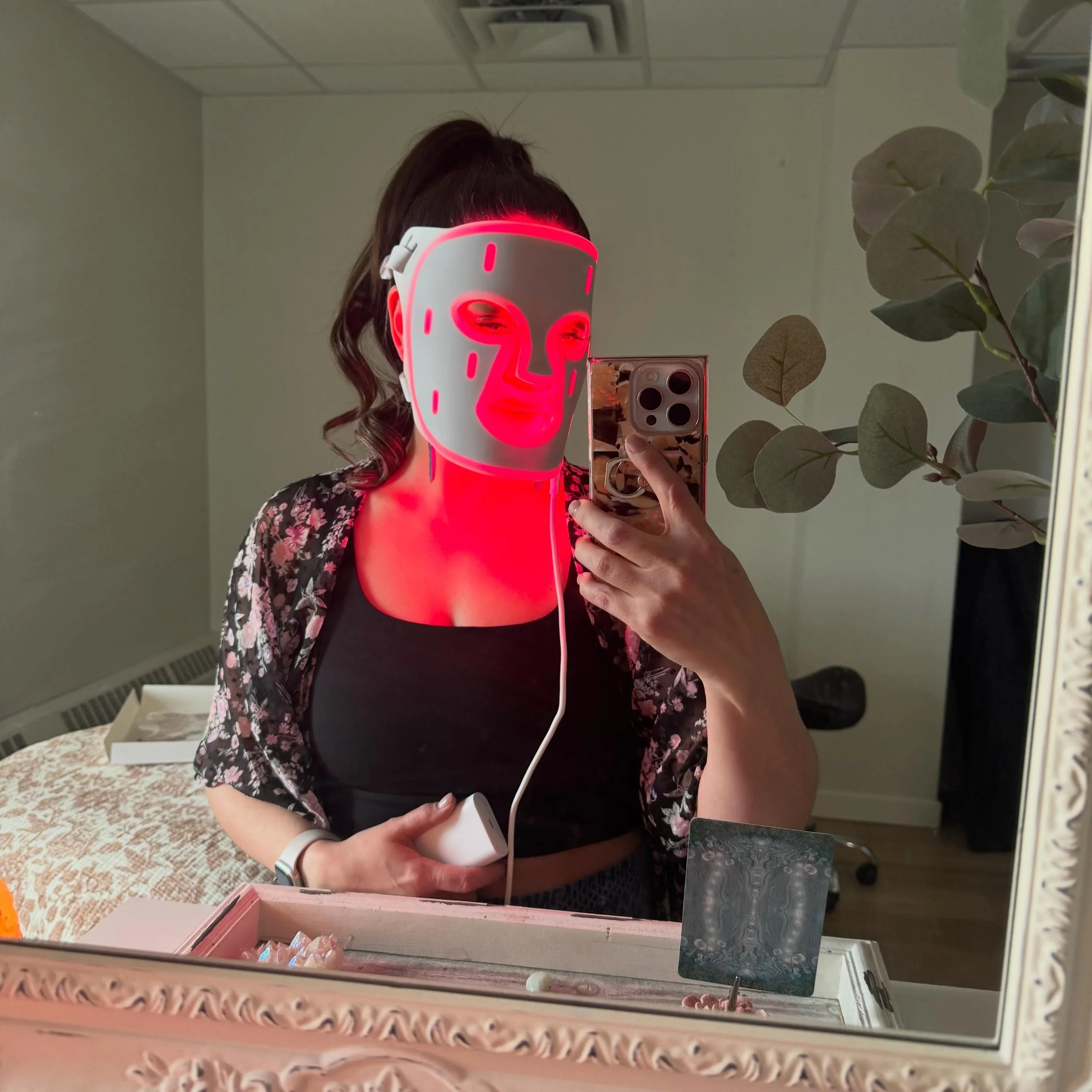 🚨NEW 🚨My Red Glo LABS order arrived just in time for Mother&rsquo;s Day! In light (no pun intended lol 😆) of just launching these I would like to extend ✨20%✨ off to my first THREE customers! 👏🏼💸
Comment RED LIGHT GLO to claim! @redglolabs 

Ke