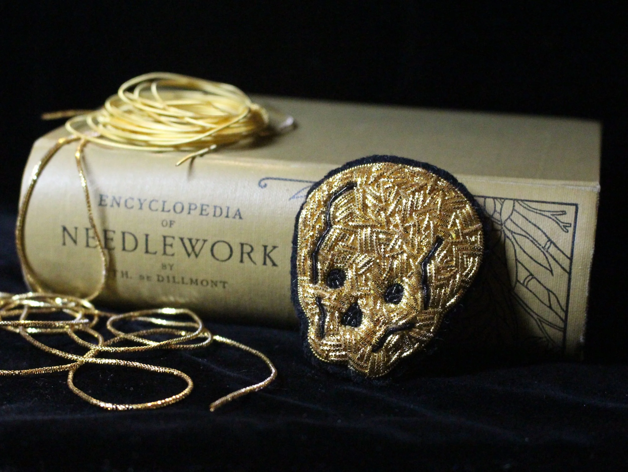 Ghoulish Skull Brooch 8