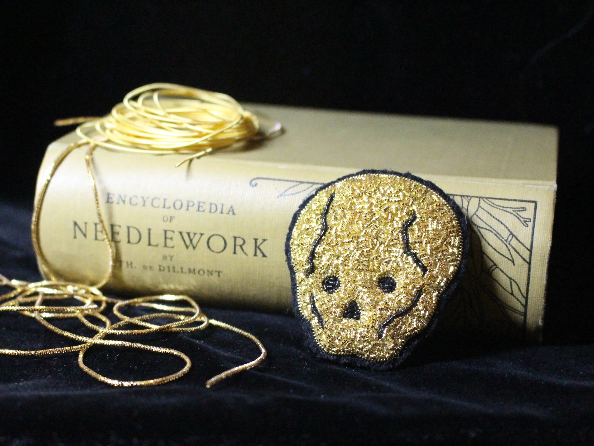 Ghoulish Skull Brooch 3
