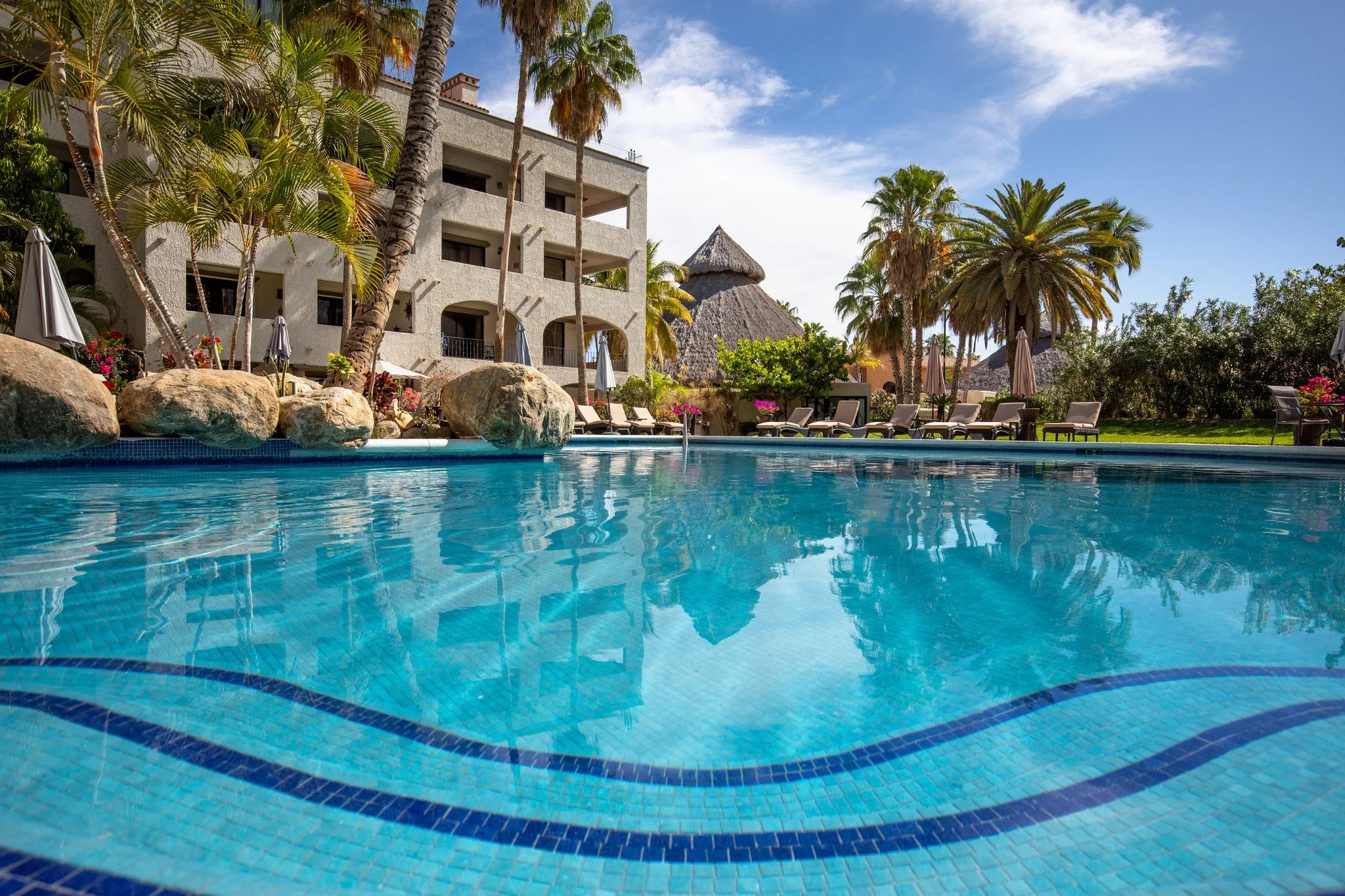 Shot this pool at Hotel La Jolla last week.

Clean lines, perfect reflections, and that Baja light hitting just right.

Back again today to capture more unique units.

#sanjosedelcabo #caborealestate #airbnbphotography #hospitalityphotography #vacati