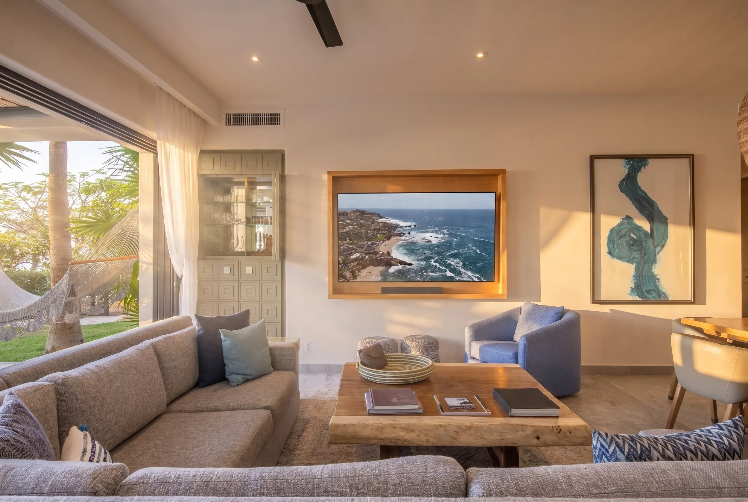 Good property photography shows the space. Great photography makes you want to be there.

#caborealestate #loscabosphotography #realestatephotography