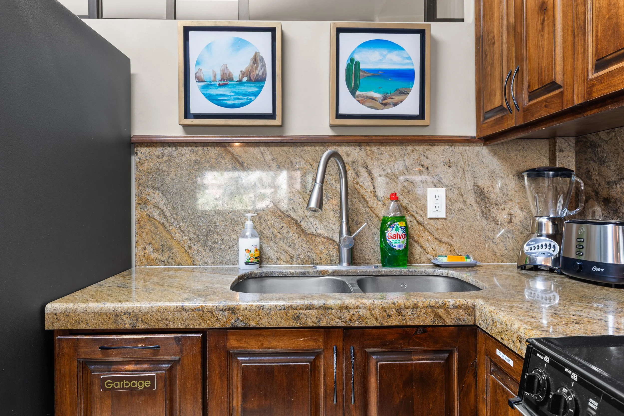 Kitchen (1).jpg