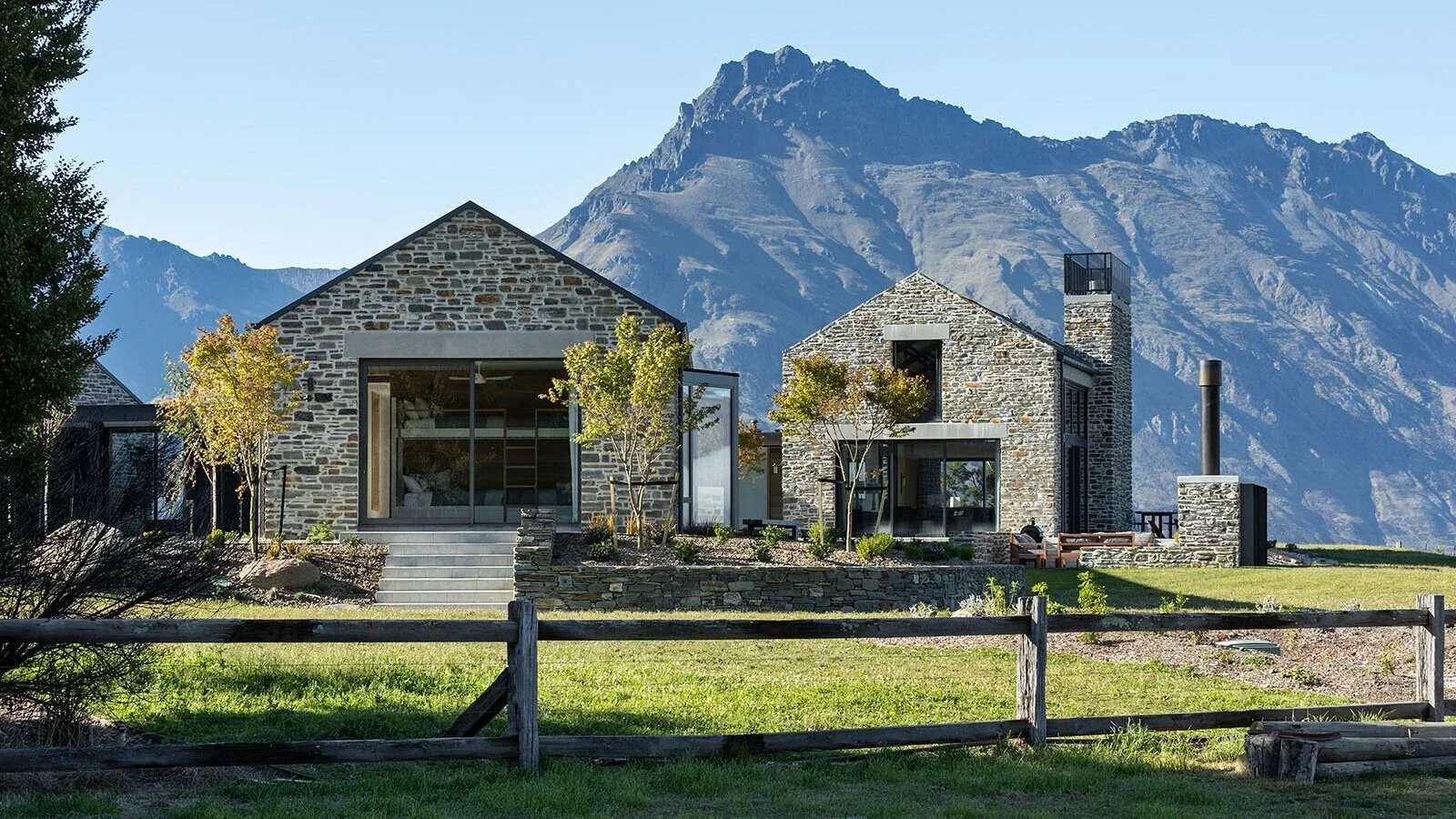 Whitaker Architects-Closeburn-Lodge-Queenstown-Houses-Contemporary-Hero.webp