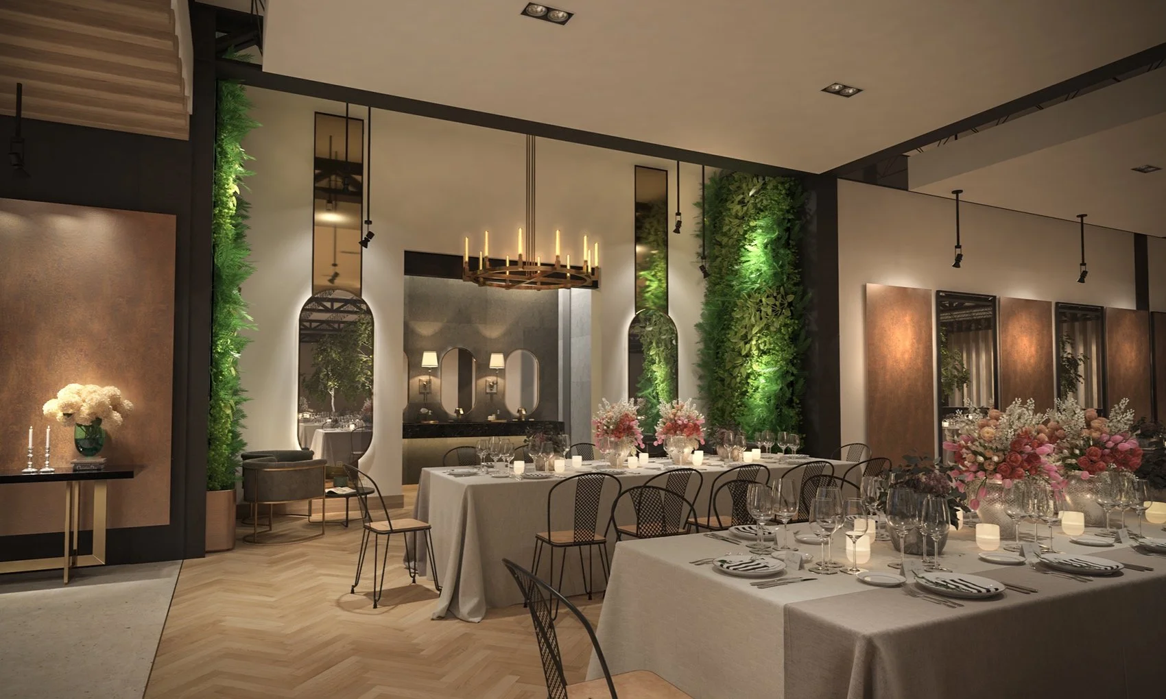 Sala de banquetes elegantemente decorada con mesas cubiertas con manteles blancos, arreglos florales en tonos rosados y velas, paredes con espejos y plantas verdes, iluminación cálida y moderna.