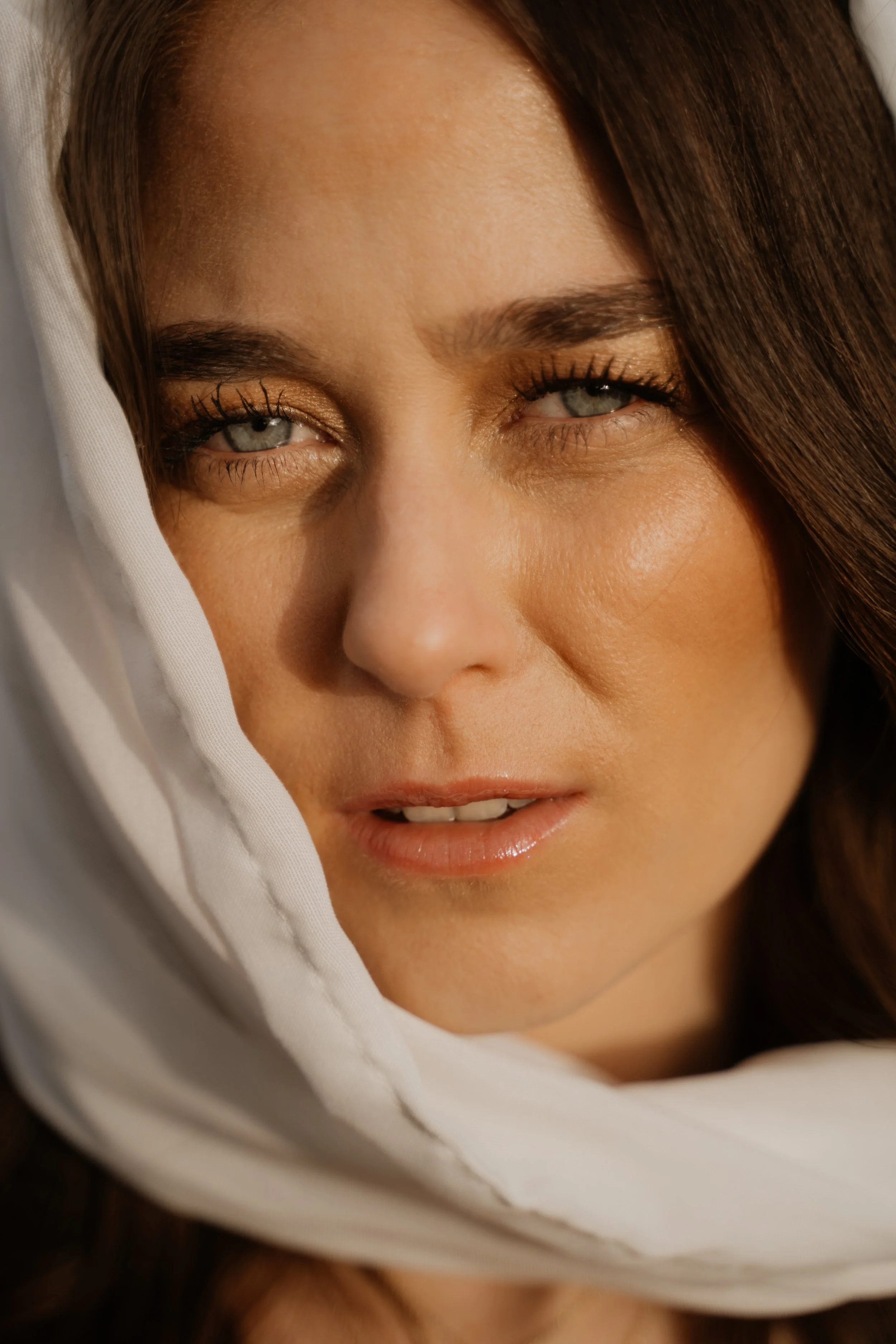 Model mit grünen Augen für eine Editorial Kampagne.