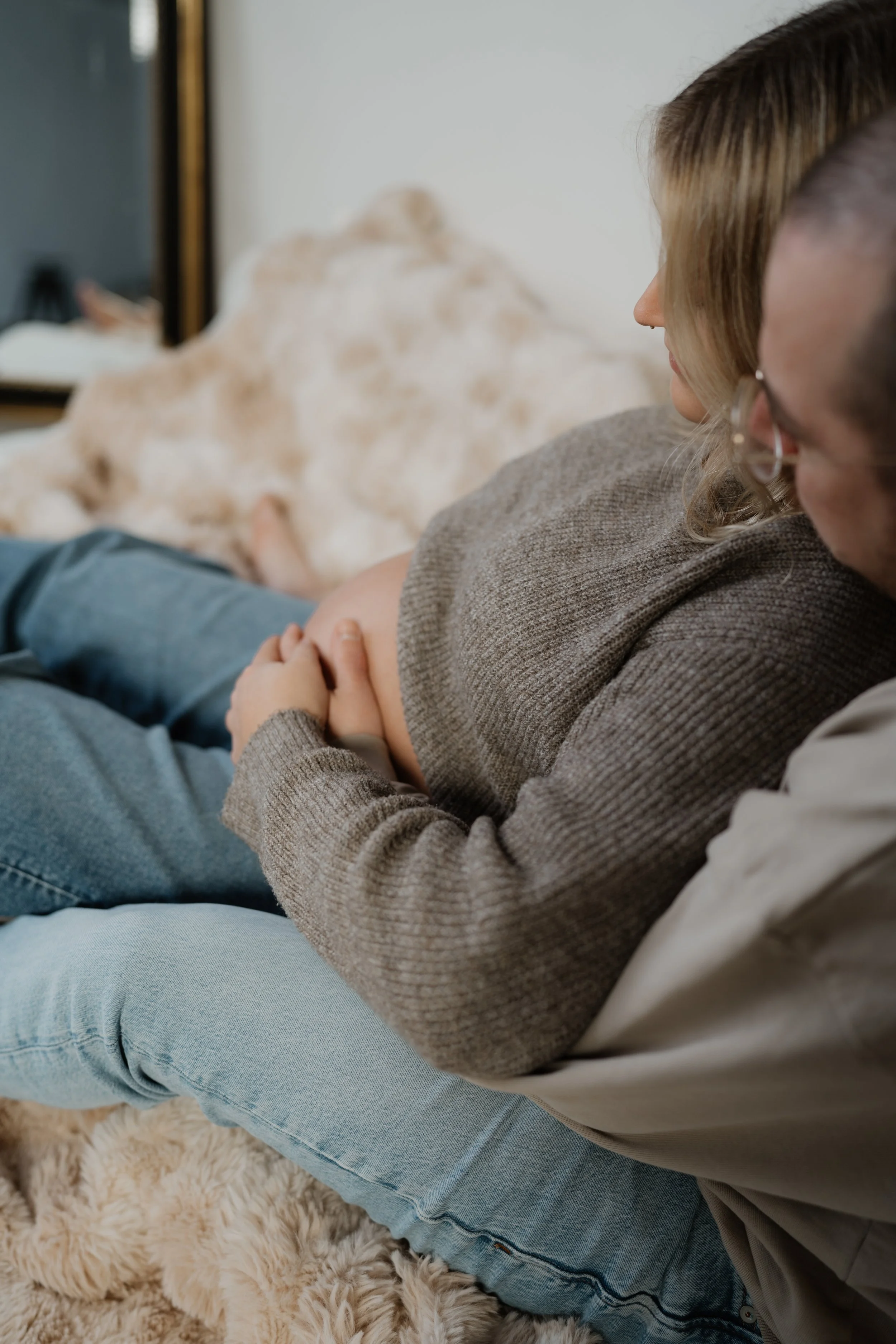 Babybauch Paarshooting im Studio in Köln