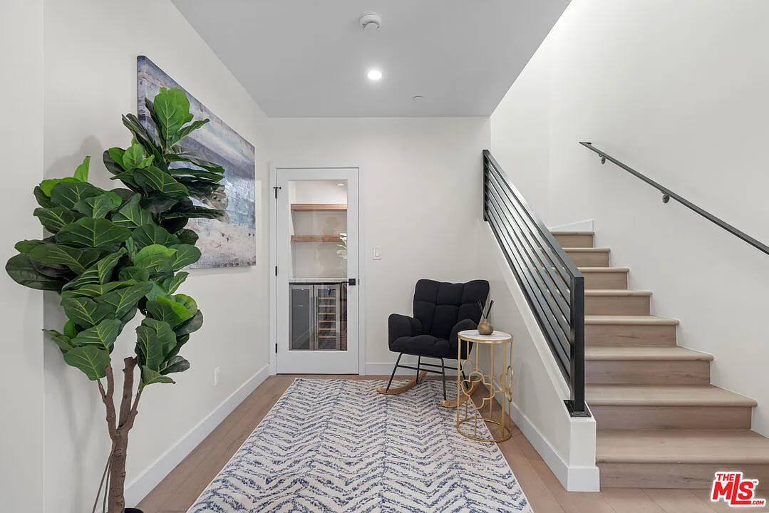 Spacious entryway of a contemporary home in Southern California. Housing development services by Casitas Development