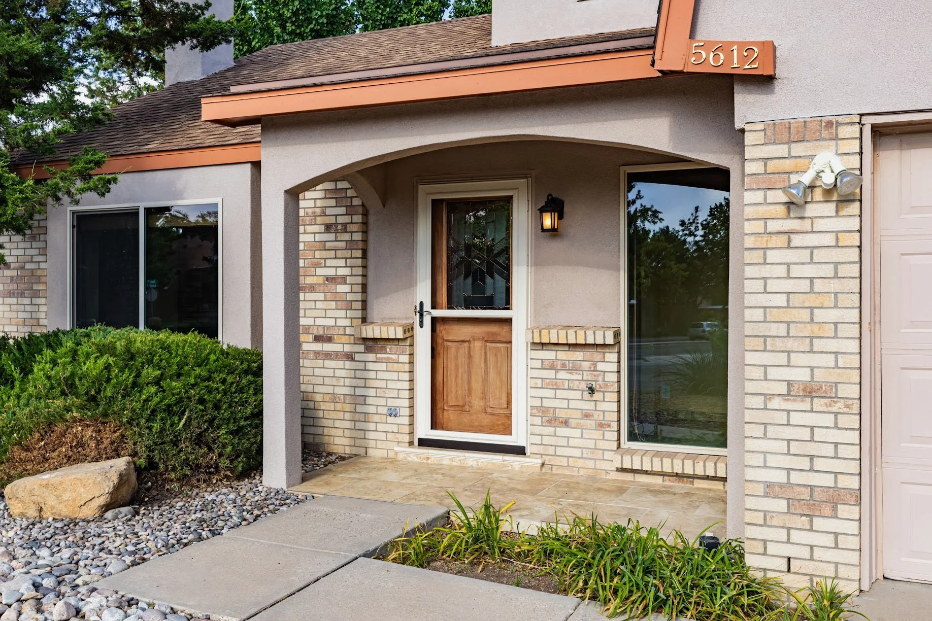 TraditionRealEstate_5612ChelwoodParkBoulevardNE_-6.jpg