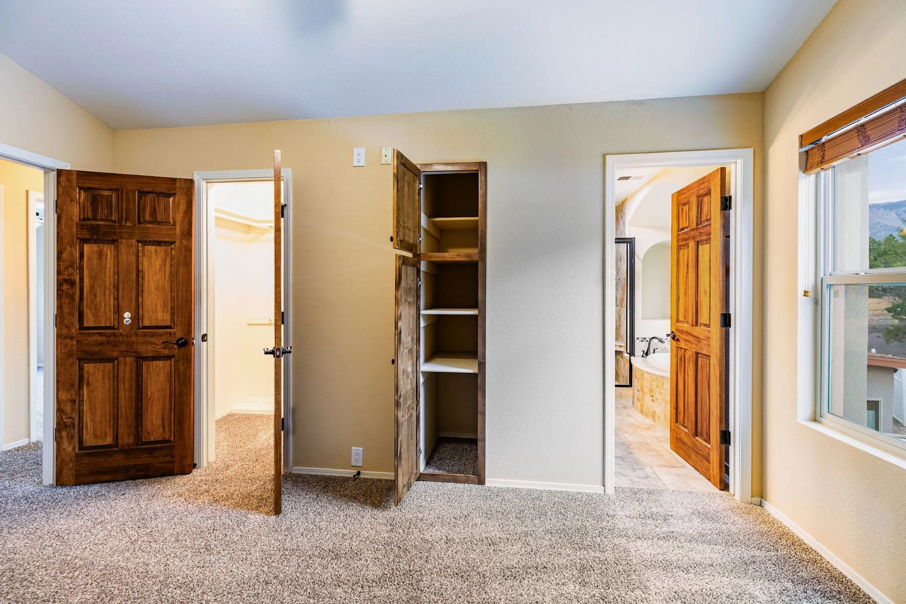 TraditionRealEstate_5612ChelwoodParkBoulevardNE_-16.jpg