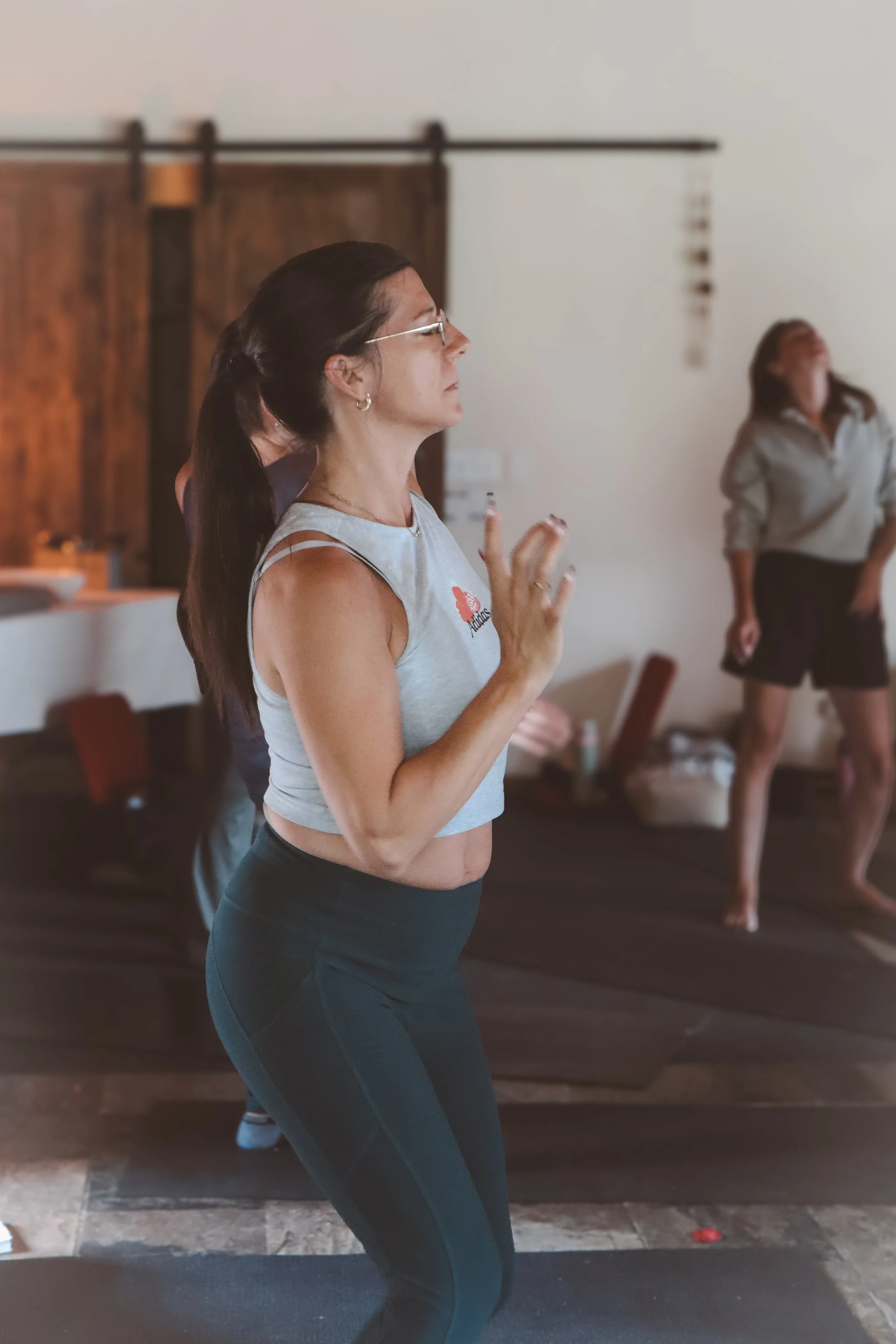 personne femme qui danse le féminin