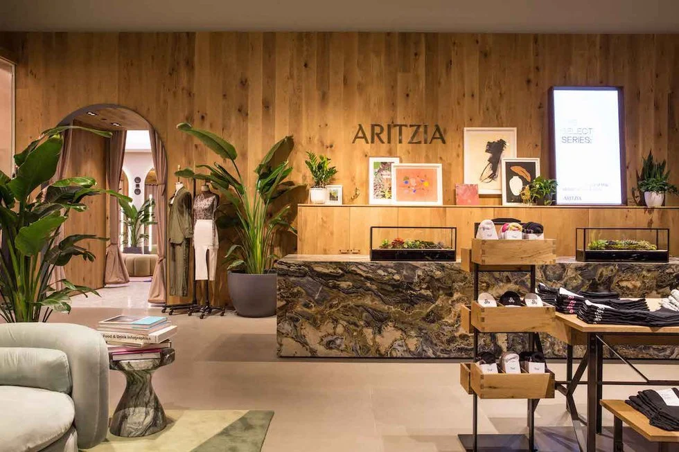 Aritzia’s Social Strategy: How to Turn Average Fabrics Into a High-End Lifestyle
