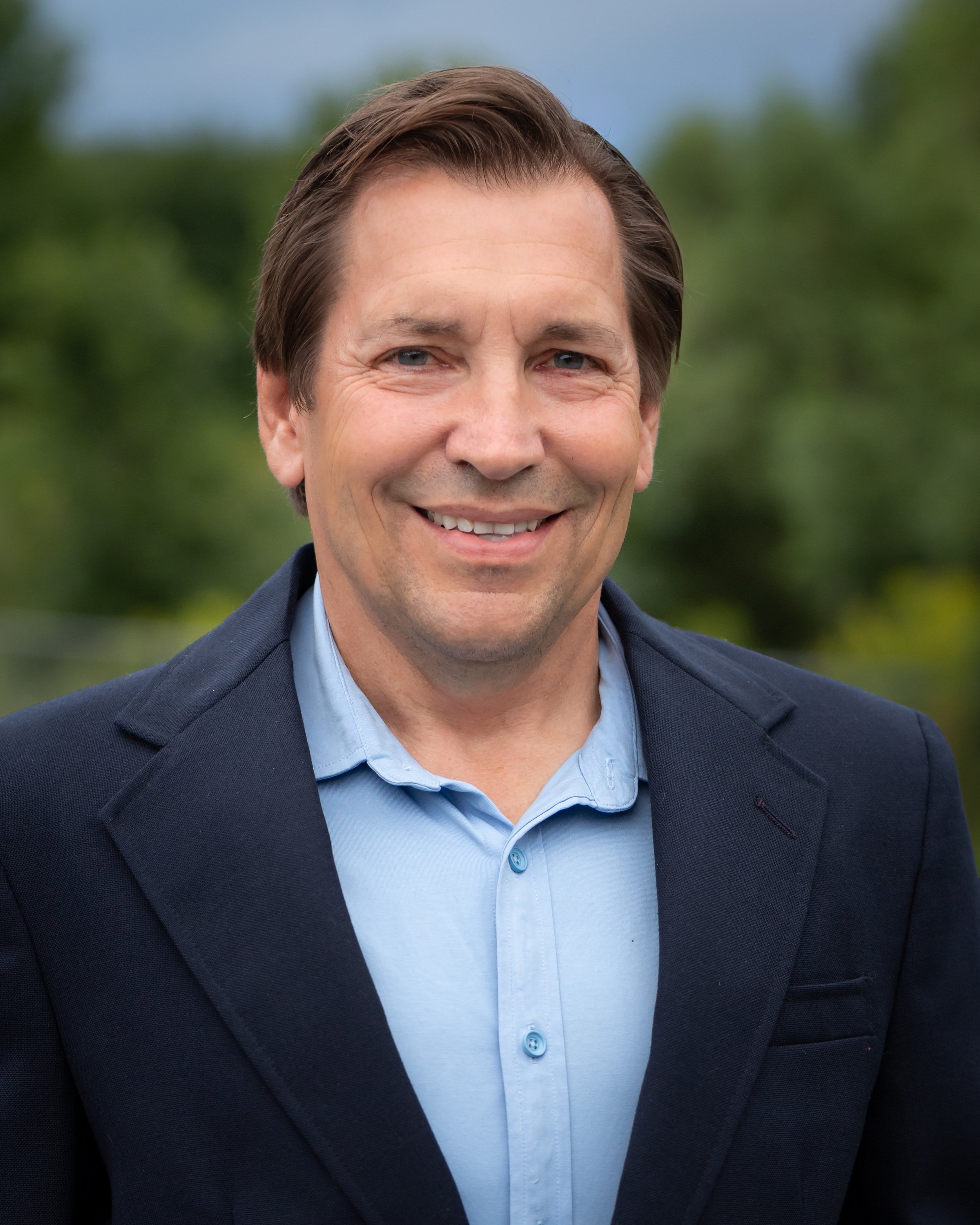 Meet Chris Kartschoke, candidate for Minnesota House of Representatives District 54B (light blue dress shirt and dark blue blaizer)