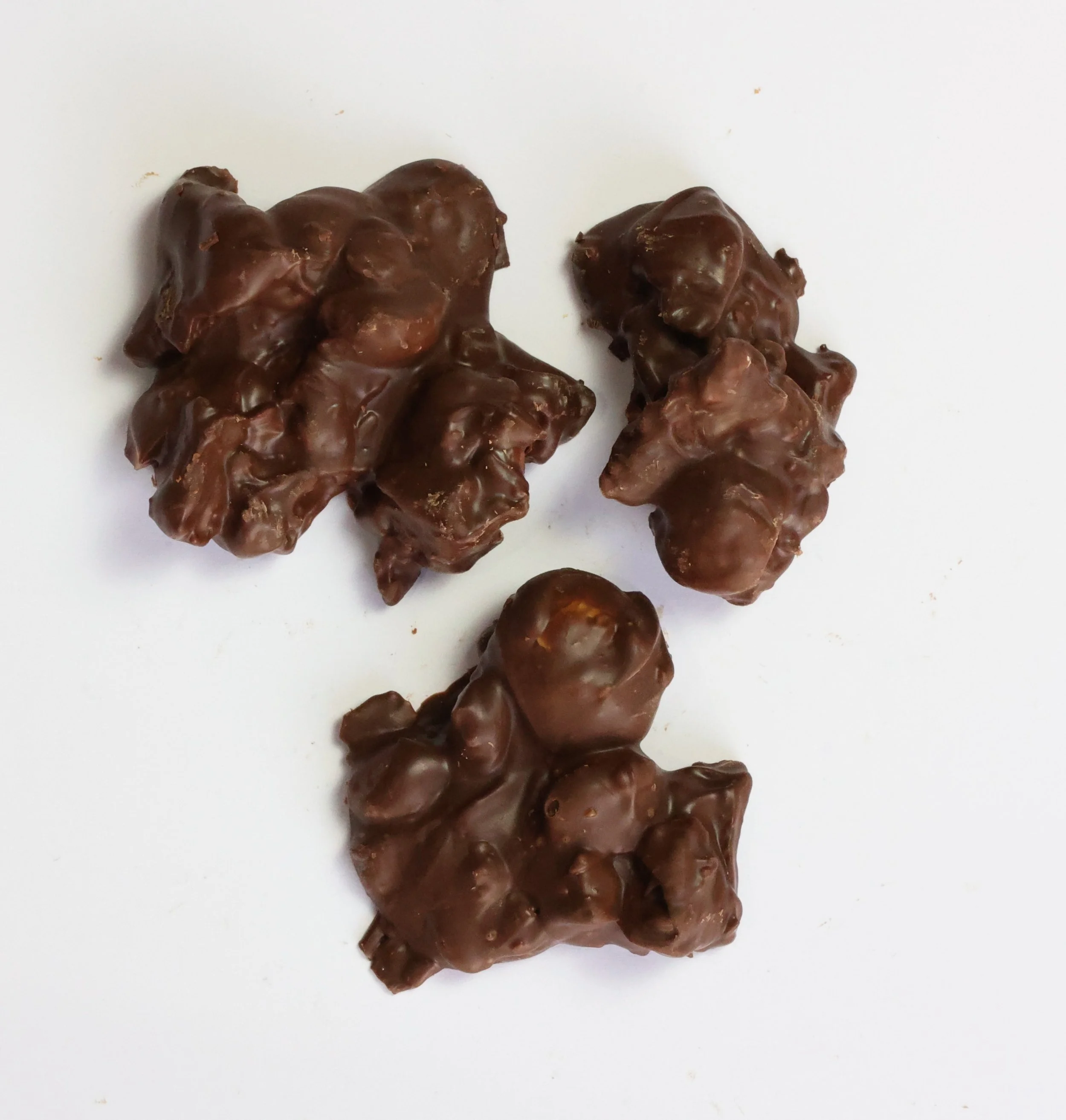 Dark Choc Mango Macadamia Cluster 130g