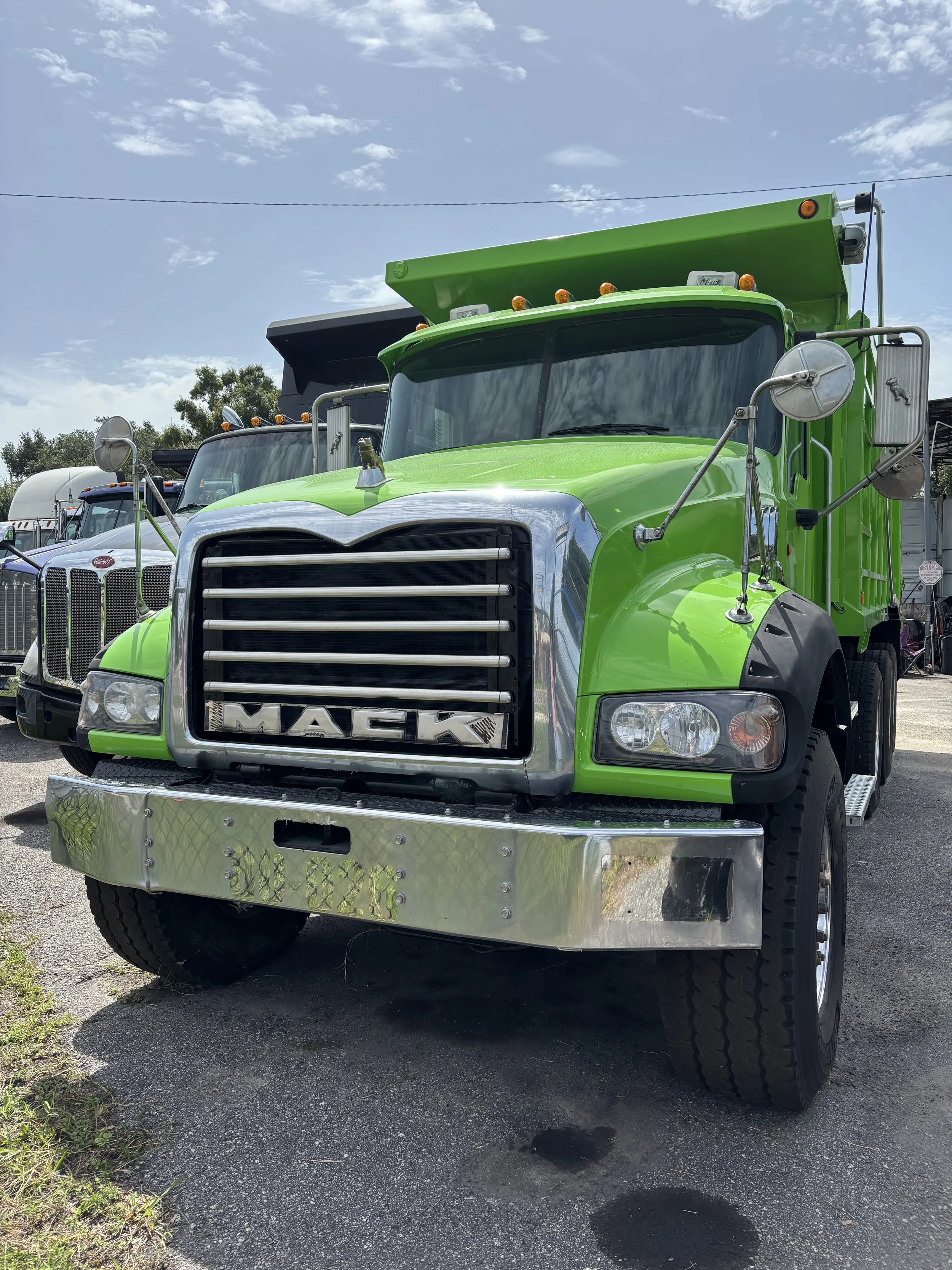 2013 Mack Granite GU813