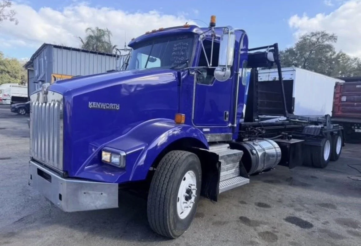 2011 KENWORTH T800 HOOK TRUCK