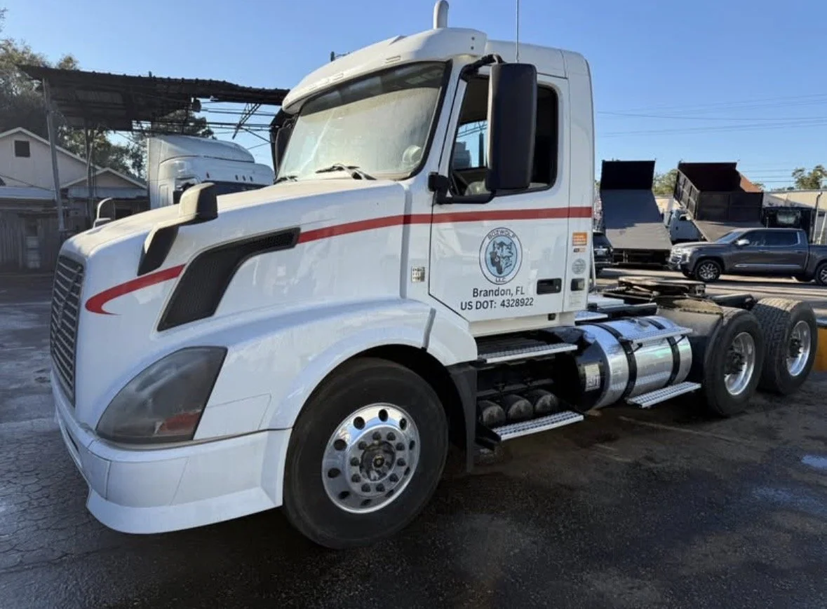2014 VOLVO VNL430 DAYCAB