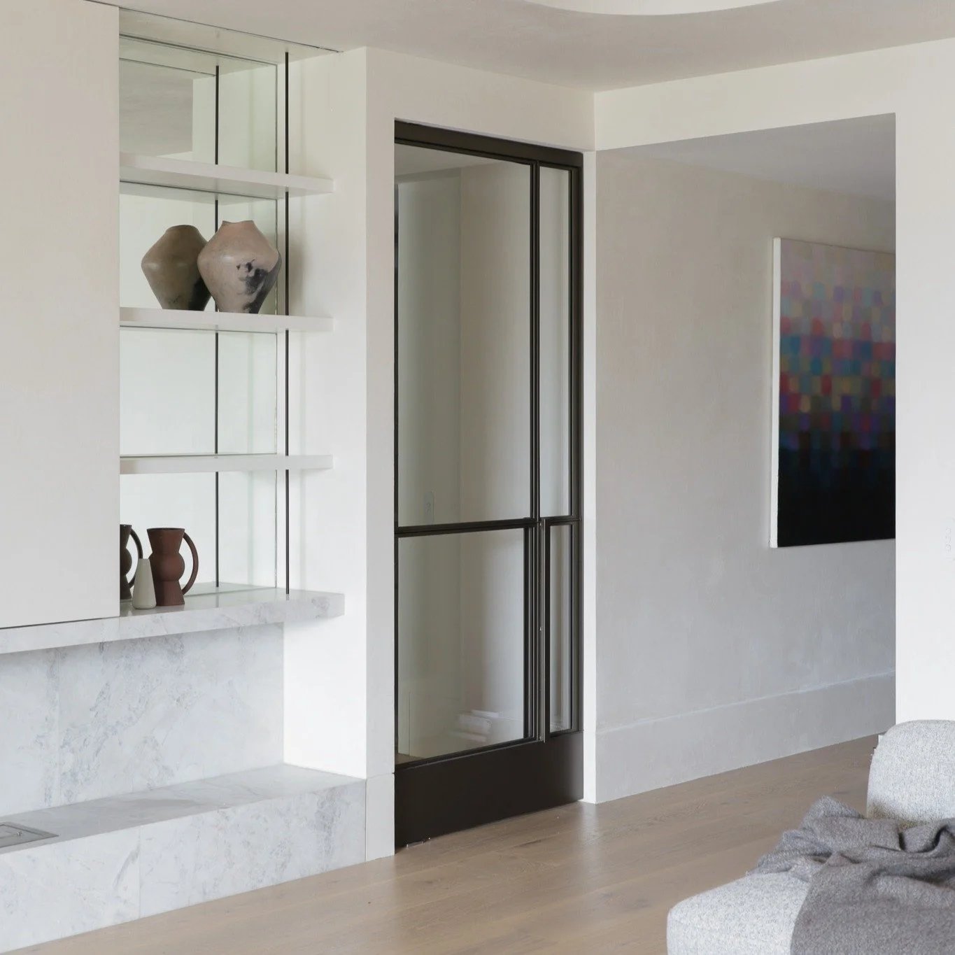 PROJECT: Macleay St Revival 

A full renovation has transformed this Potts Point apartment, and the layout carefully reworked to draw natural light deep into the space.

Textured render was used throughout, bringing softness, depth and a subtle play 