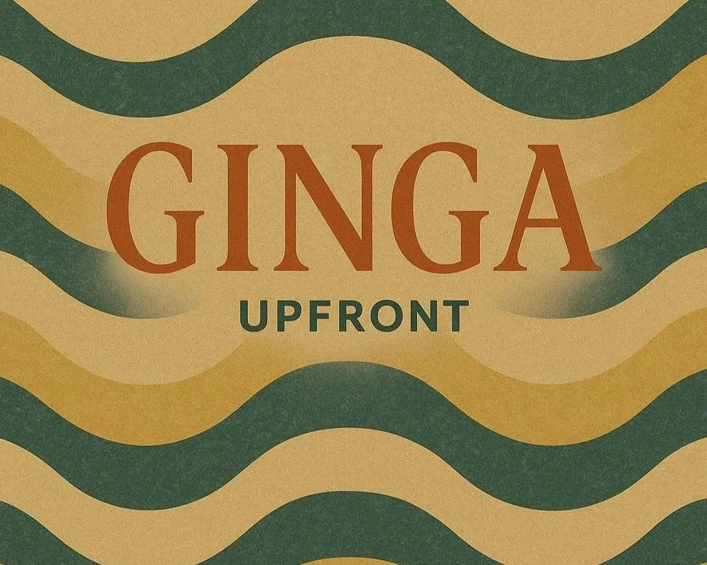 Caixa de papel com padrão de faixas onduladas verdes e amarelas, com o texto 'GINGA UPFRONT' impresso em destaque.