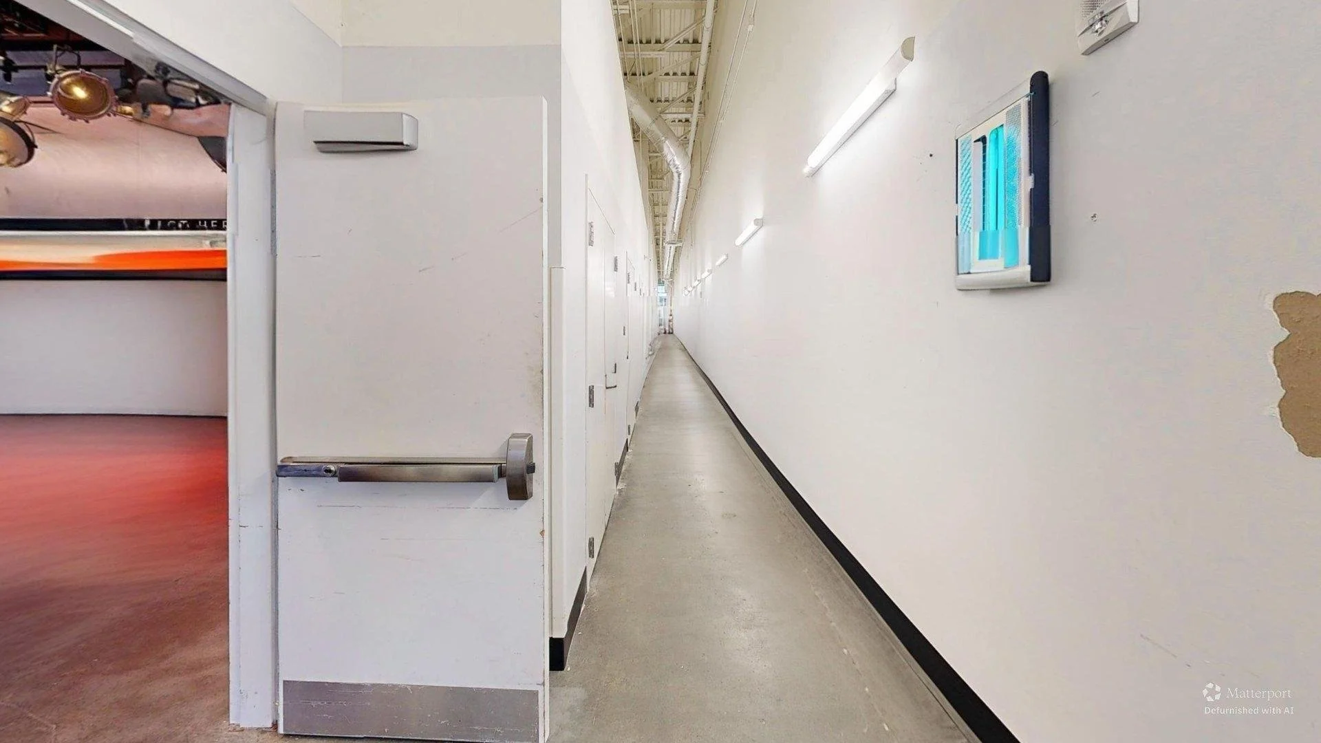 Space-B-C-Hallway-Defurnished 6.jpg