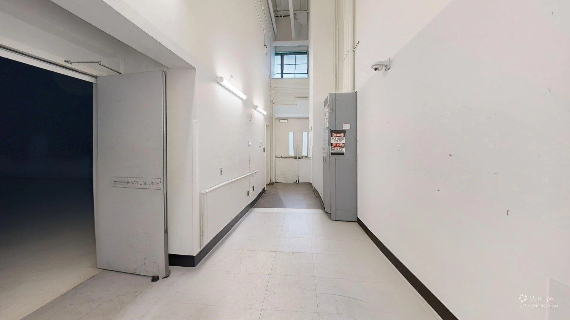 Space-B-C-Hallway-Defurnished 5.jpg