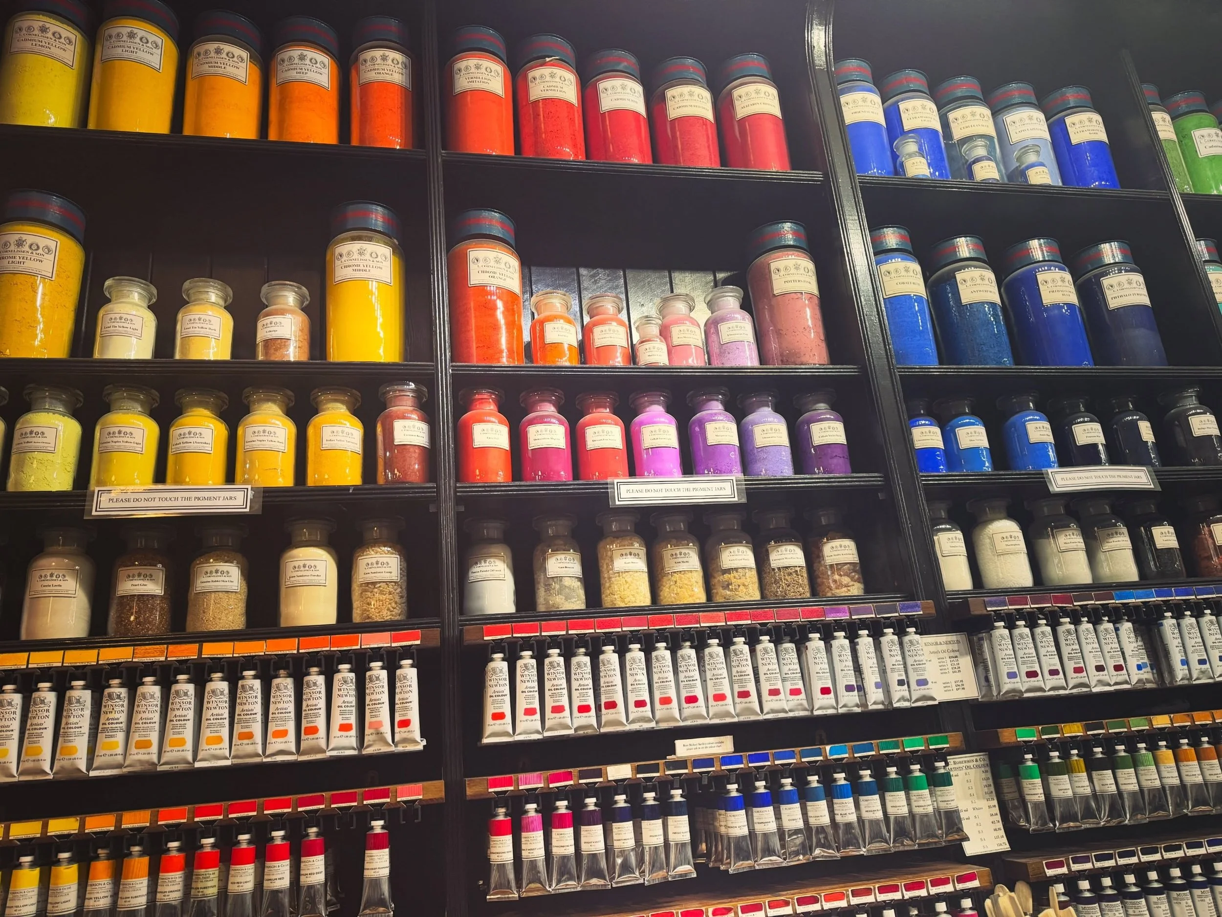 Adorable art stores on my honeymoon in England and Scotland&hellip; 
@l.cornelissen_and_son 
@greyfriarsartshop
@scriptumoxford 

#artsupply #artsupplystore #artist #artsupplyaddict