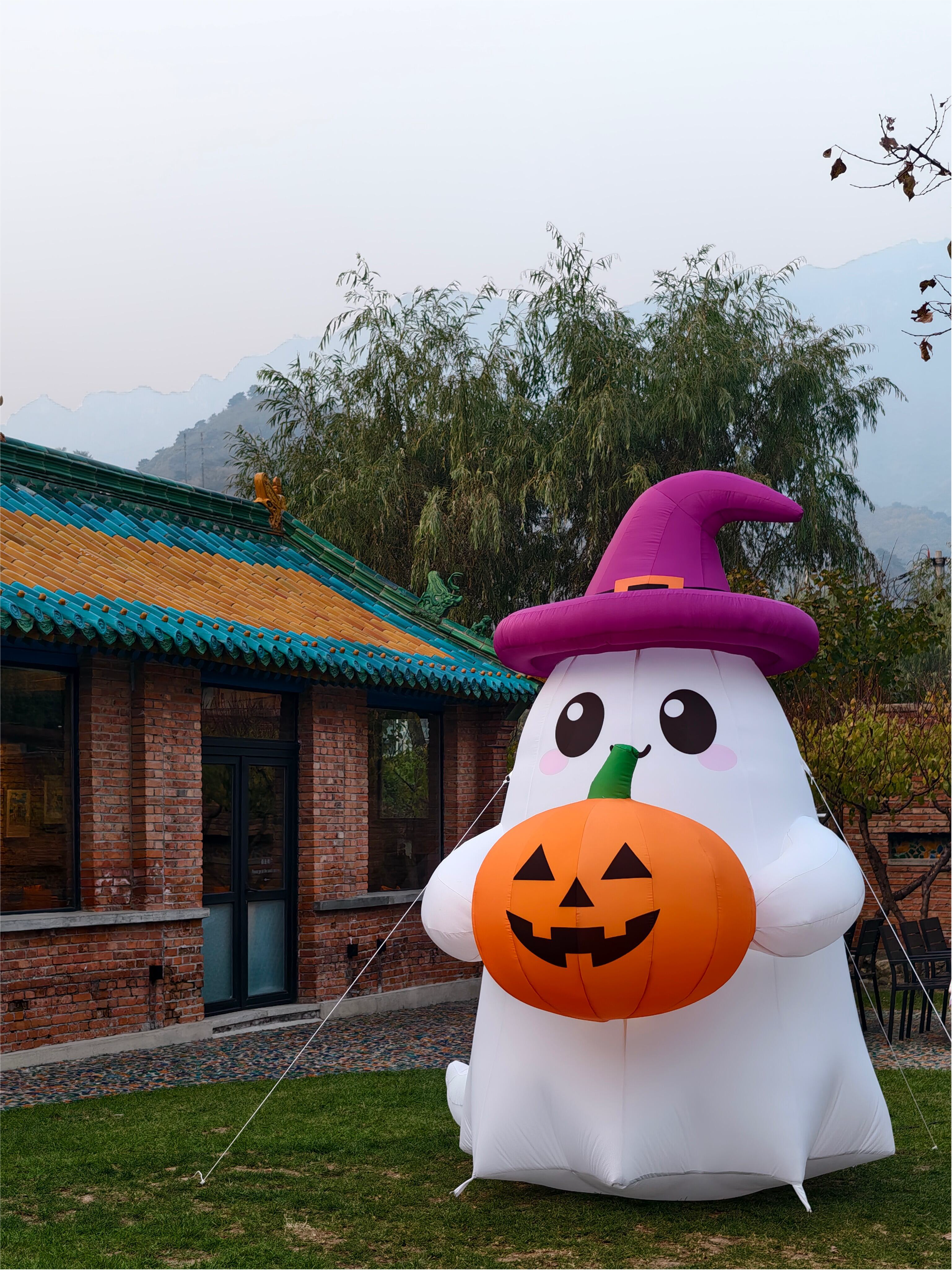 Customized inflatable models in cartoon style