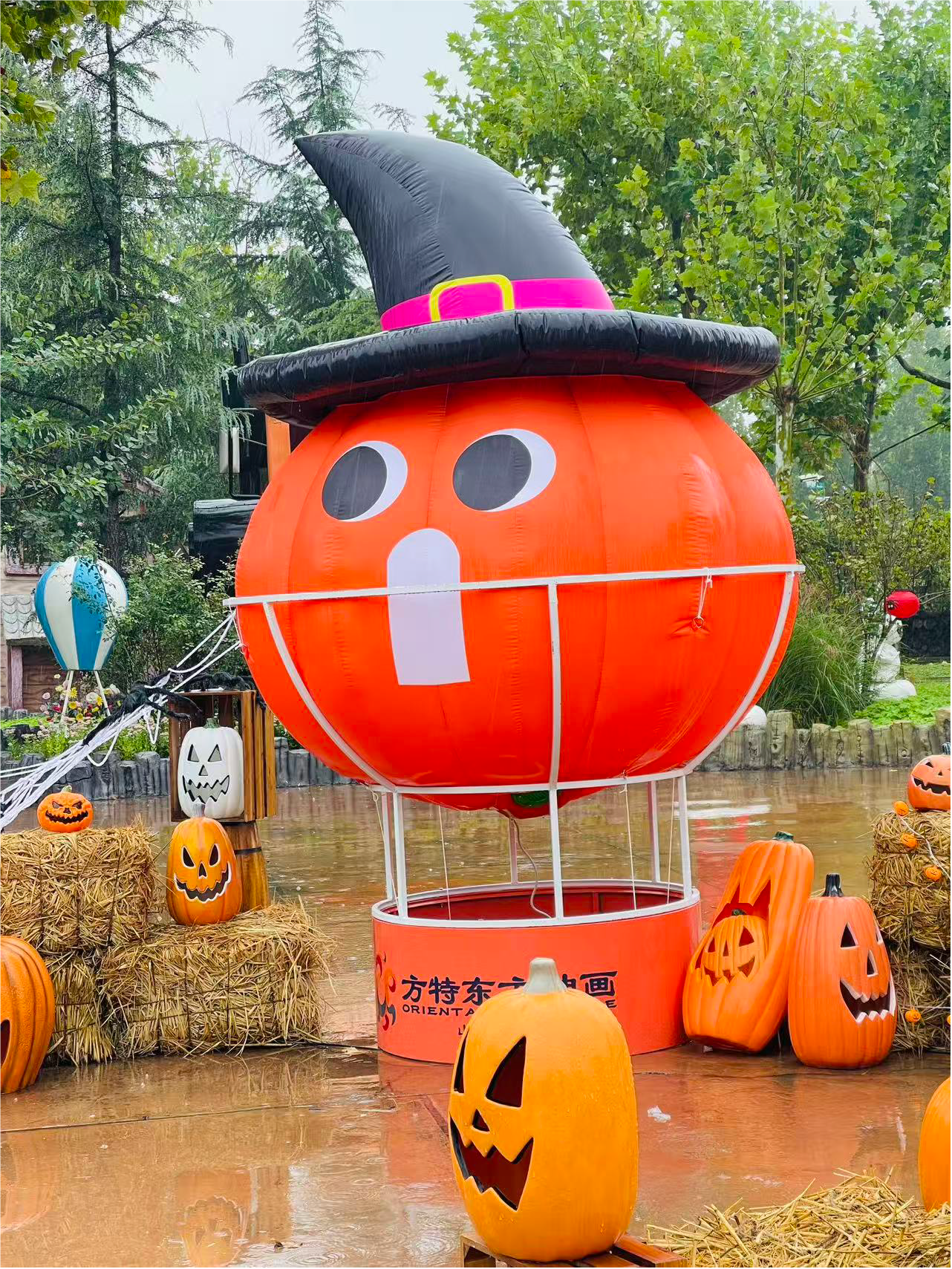 Customized inflatable models in cartoon style