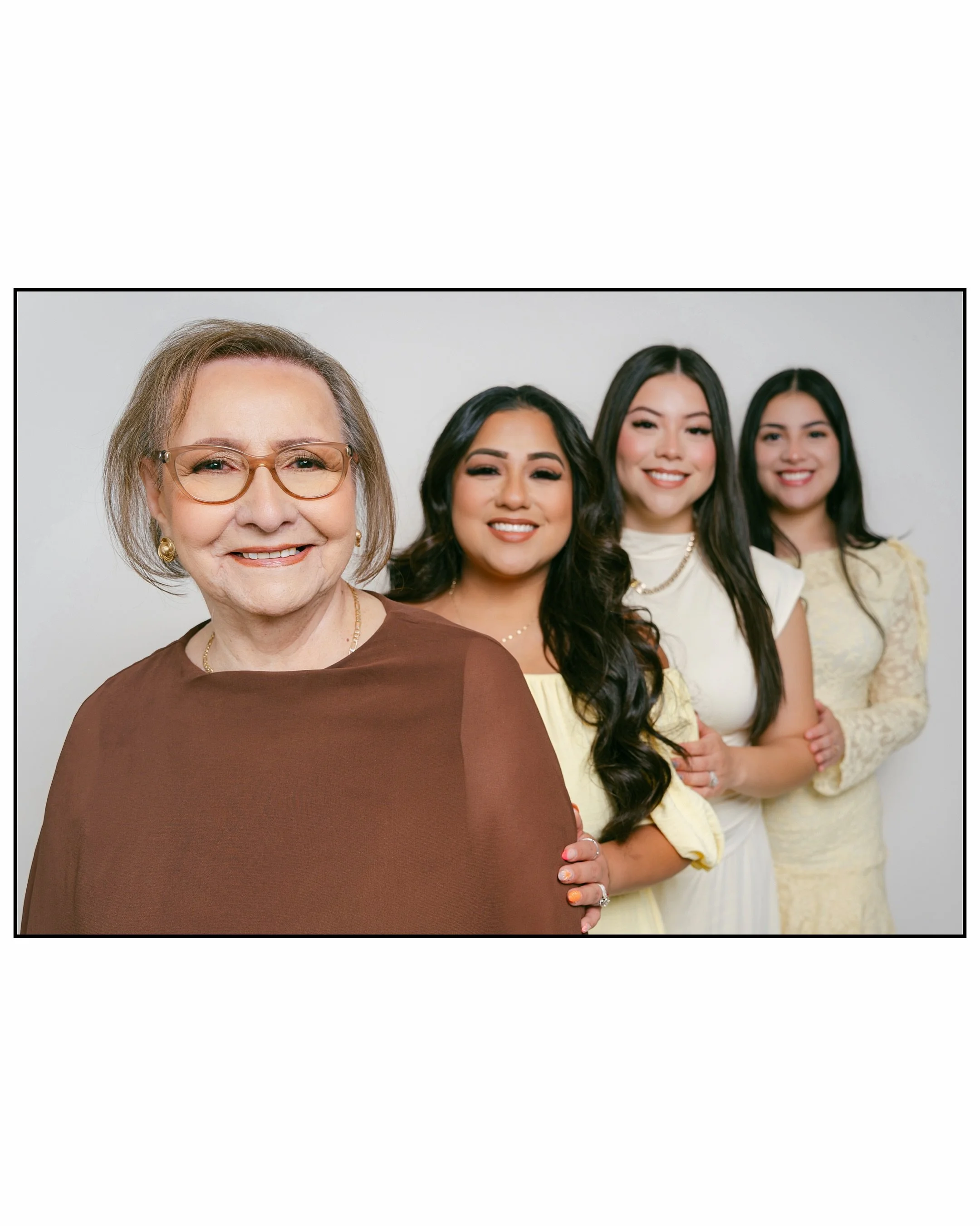 The best memories can&rsquo;t be relived, but they can be preserved in a photograph. 🤍

#MotherAndDaughter #houstonfamilyphotographer #HoustonPhotographer #SpringTXPhotographer #MemoriesForLife