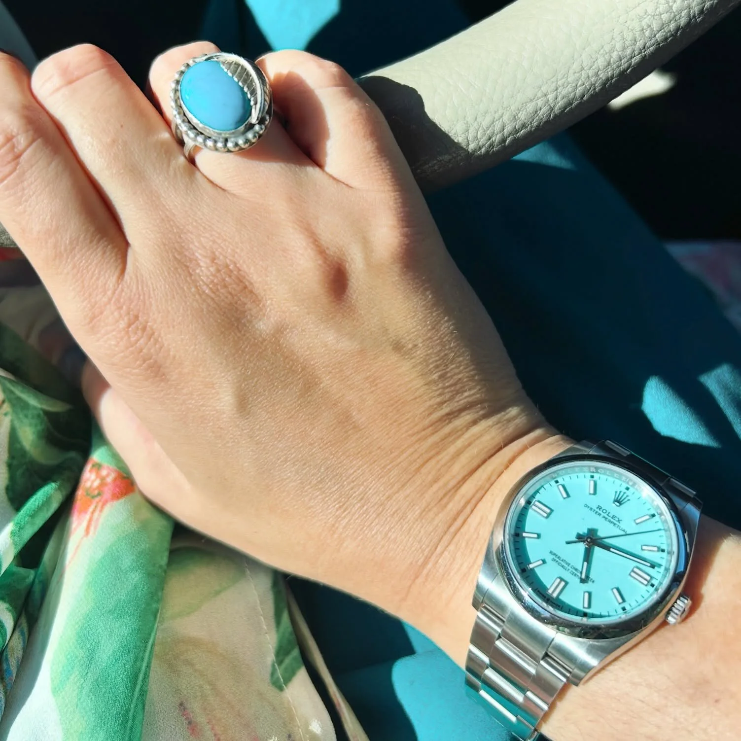 Sometimes the best style advice is the simplest: play with color. 💎✨

Vintage Turquoise and silver on my finger, Tiffany blue on my wrist &mdash; a little reminder that jewelry isn&rsquo;t just elegance, it&rsquo;s joy. Pairing shades, stacking tone
