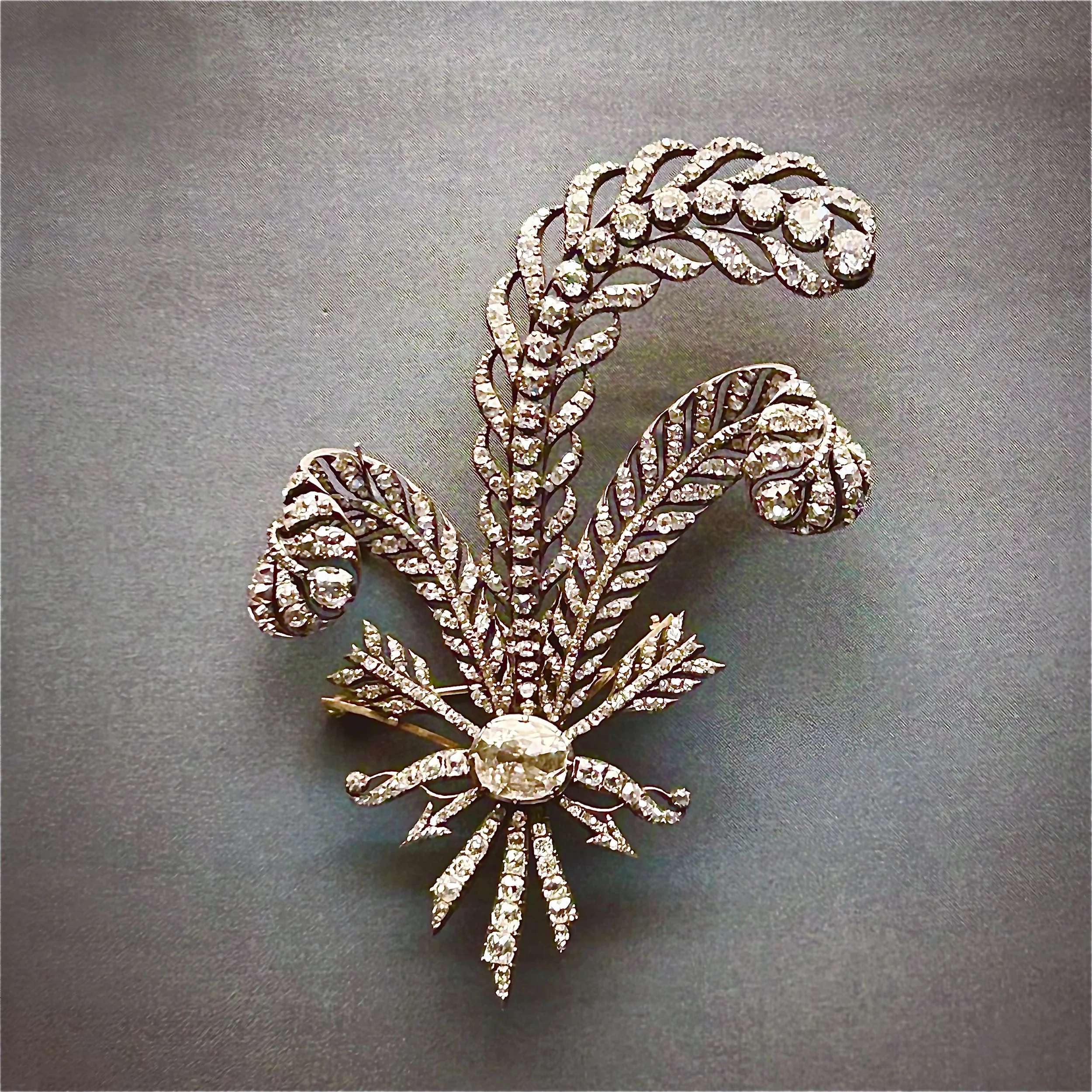 Sometimes the most breathtaking jewels aren&rsquo;t for sale - they&rsquo;re sitting quietly behind glass in the world&rsquo;s great museums. ✨

This brooch, from Lisbon&rsquo;s Ancient Art Museum collection, is a reminder that jewelry has always bee