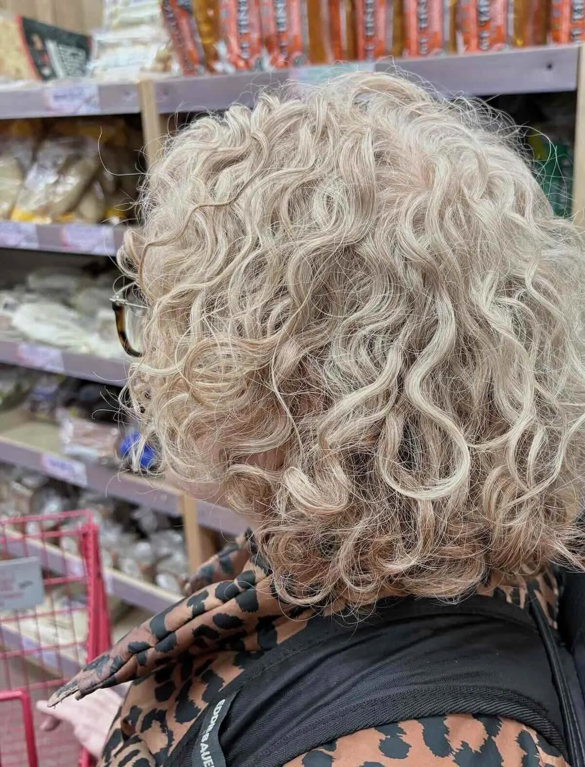 How to Transition to Gray Hair Gracefully (Without Harsh Lines or Awkward Phases)