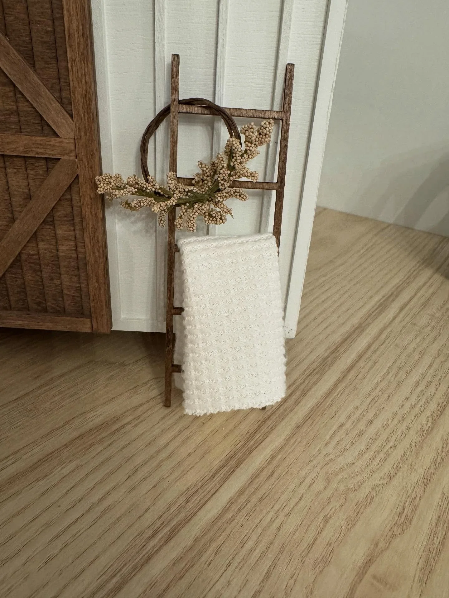 New in the shop: miniature farmhouse blanket ladders! 🪵✨ Perfect for adding a touch of cozy charm to any tiny living room or bedroom. Style them with throws, wreaths, or leave them simple for that classic rustic look. Can&rsquo;t wait to see how you