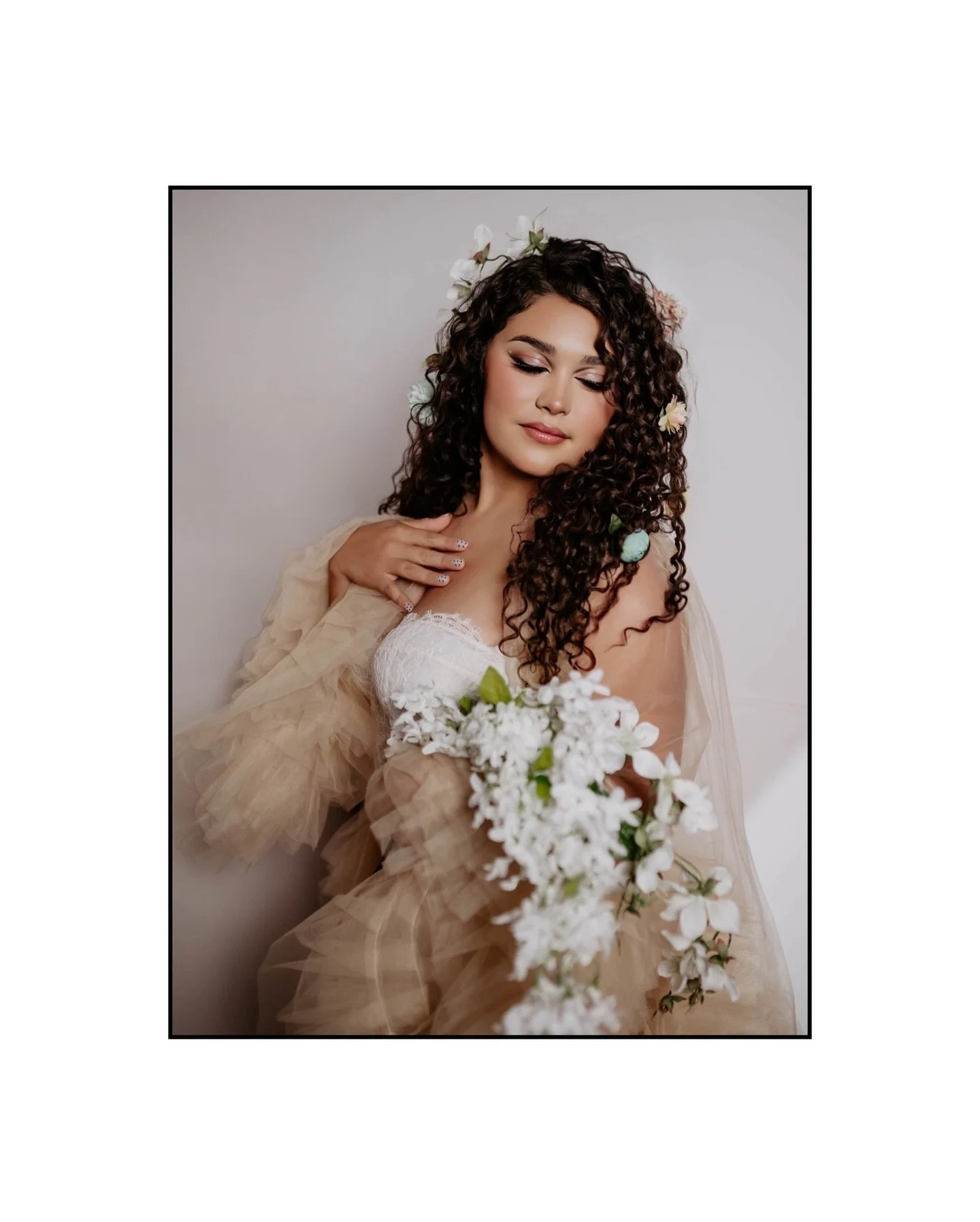 Even when it doesn&rsquo;t make sense, 
even when people question and criticize
even through all of the challenges, 
choose yourself at the end. ✨

#lasvegasportraitphotographer #lasvegasboudoirphotography